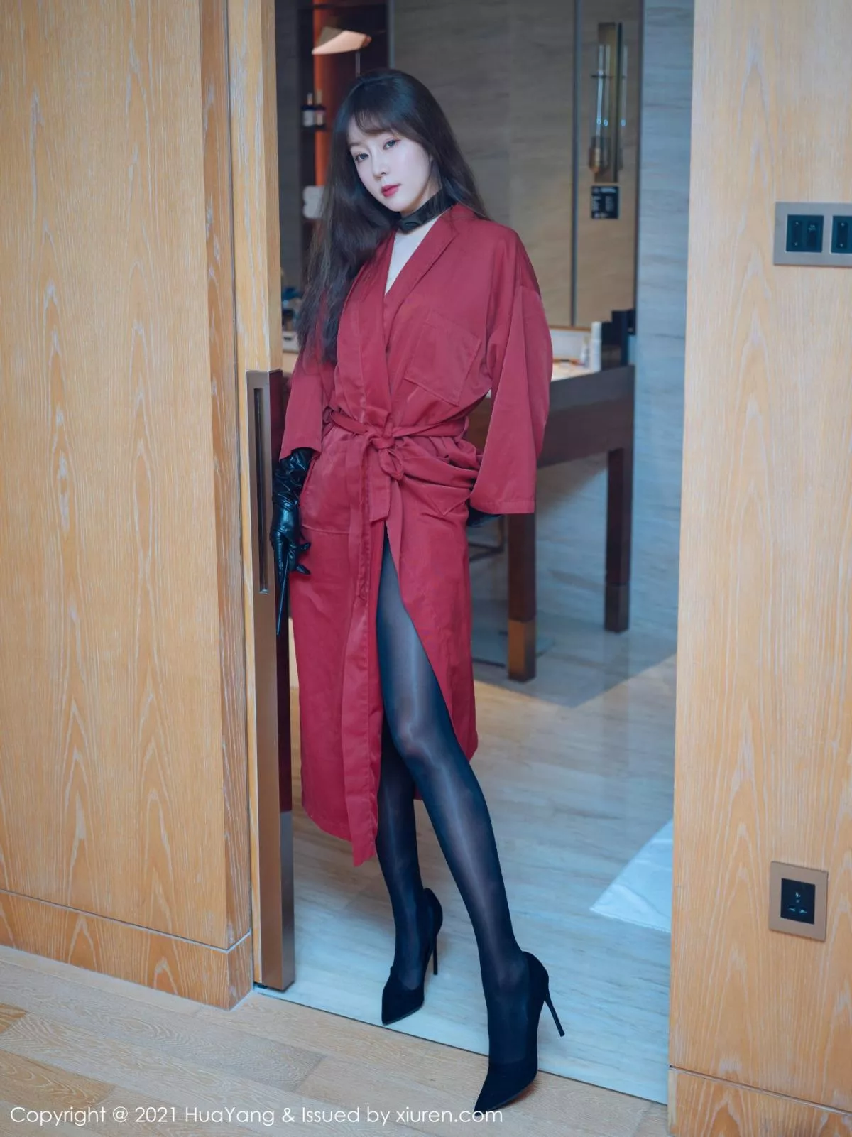 秀人集.com_[HuaYang花漾]Vol.373_女神王雨纯厦门旅拍半脱露白嫩豪乳无内黑丝裤袜秀翘臀诱惑写真54P