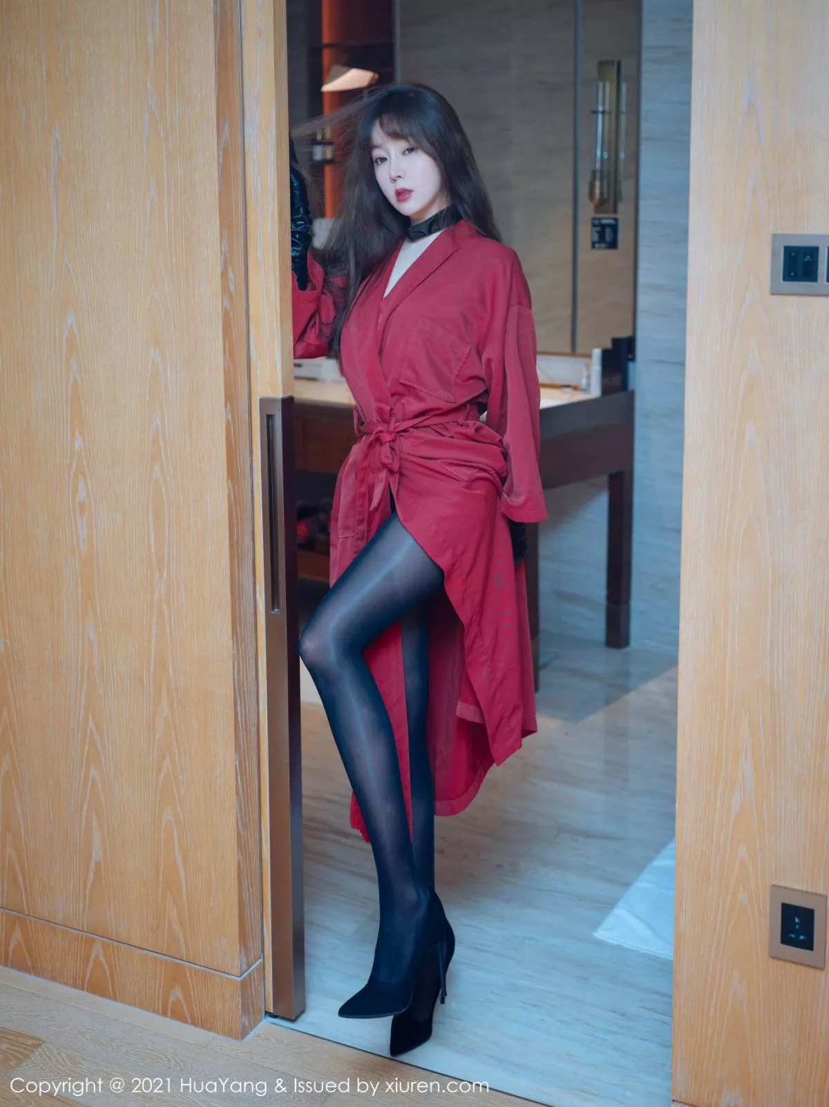 秀人集.com_[HuaYang花漾]Vol.373_女神王雨纯厦门旅拍半脱露白嫩豪乳无内黑丝裤袜秀翘臀诱惑写真54P