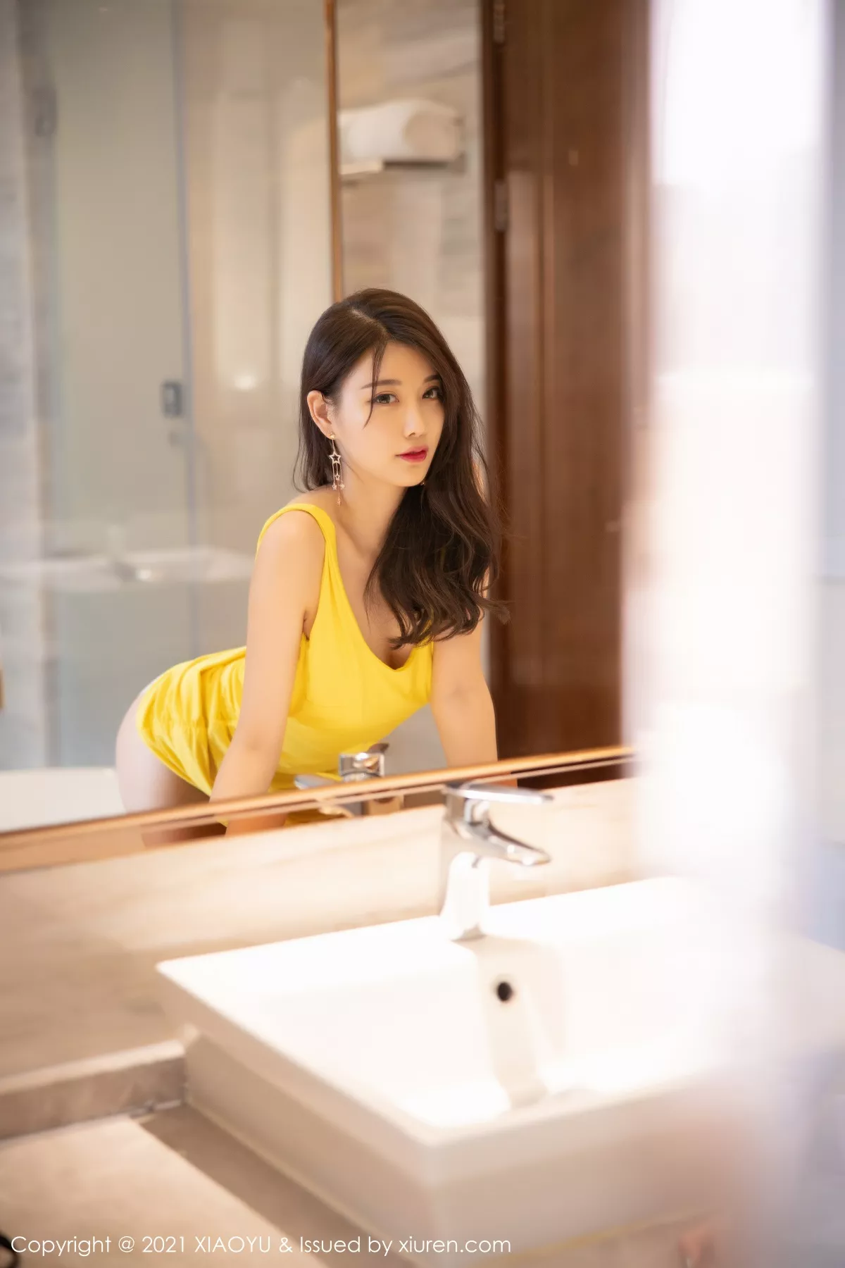 秀人集.com_[XiaoYu画语界]Vol.487_女神杨晨晨sugar私房黄色连衣裙半撩露肉丝裤袜秀翘臀诱惑写真95P