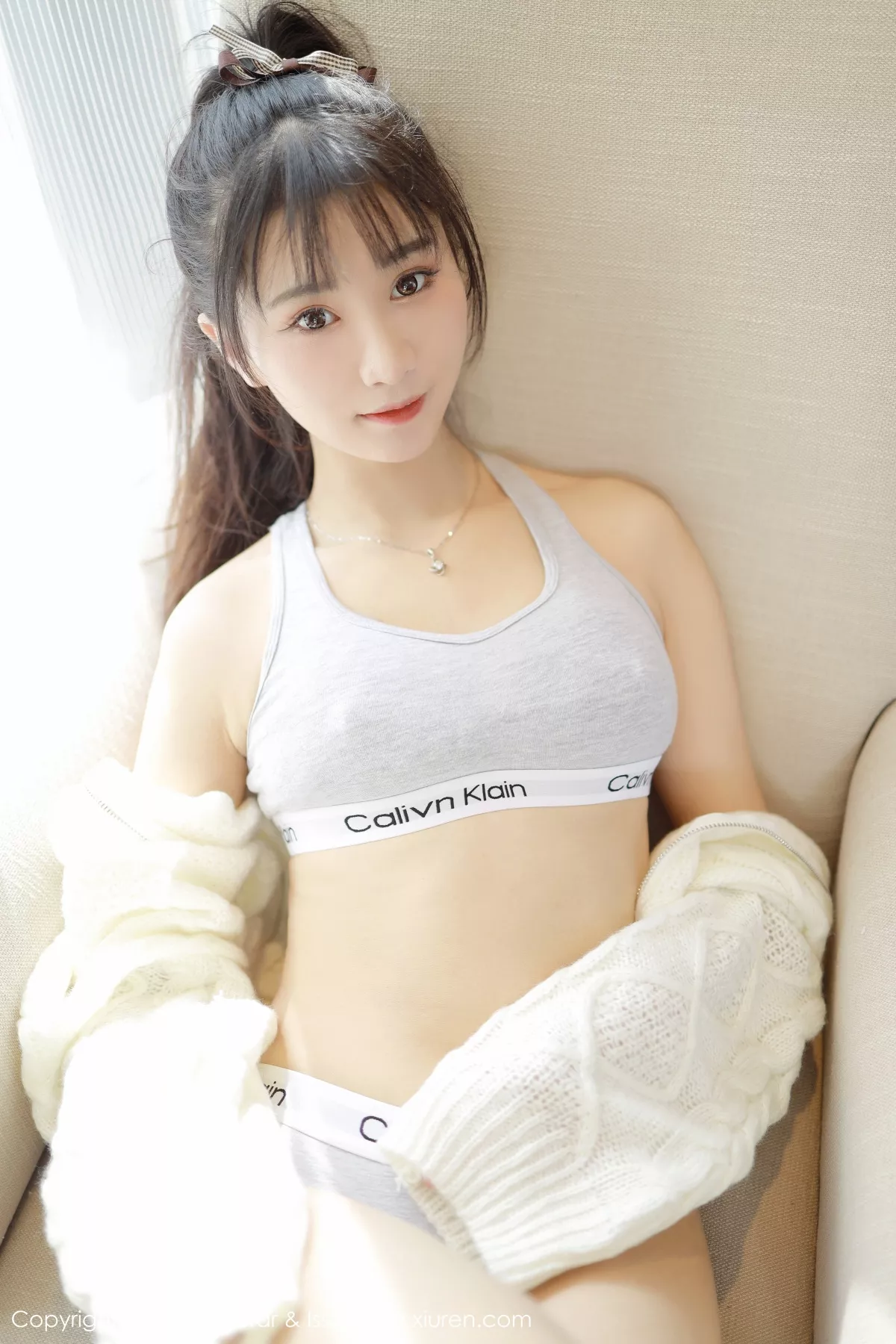 秀人集.com_[MFStar模范学院]Vol.467_嫩模小果冻儿私房沙发上性感运动内衣半脱露翘臀撩人诱惑写真42P