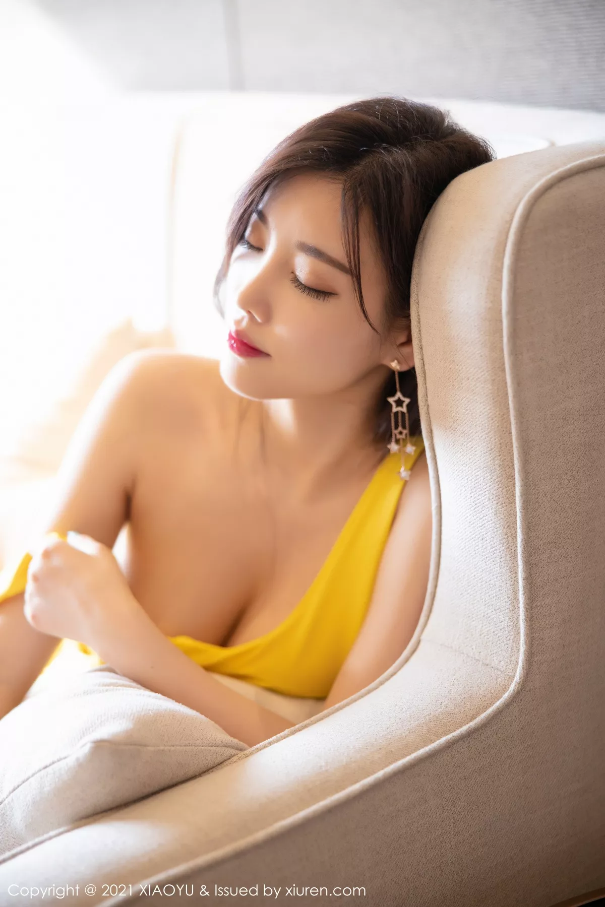 秀人集.com_[XiaoYu画语界]Vol.487_女神杨晨晨sugar私房黄色连衣裙半撩露肉丝裤袜秀翘臀诱惑写真95P