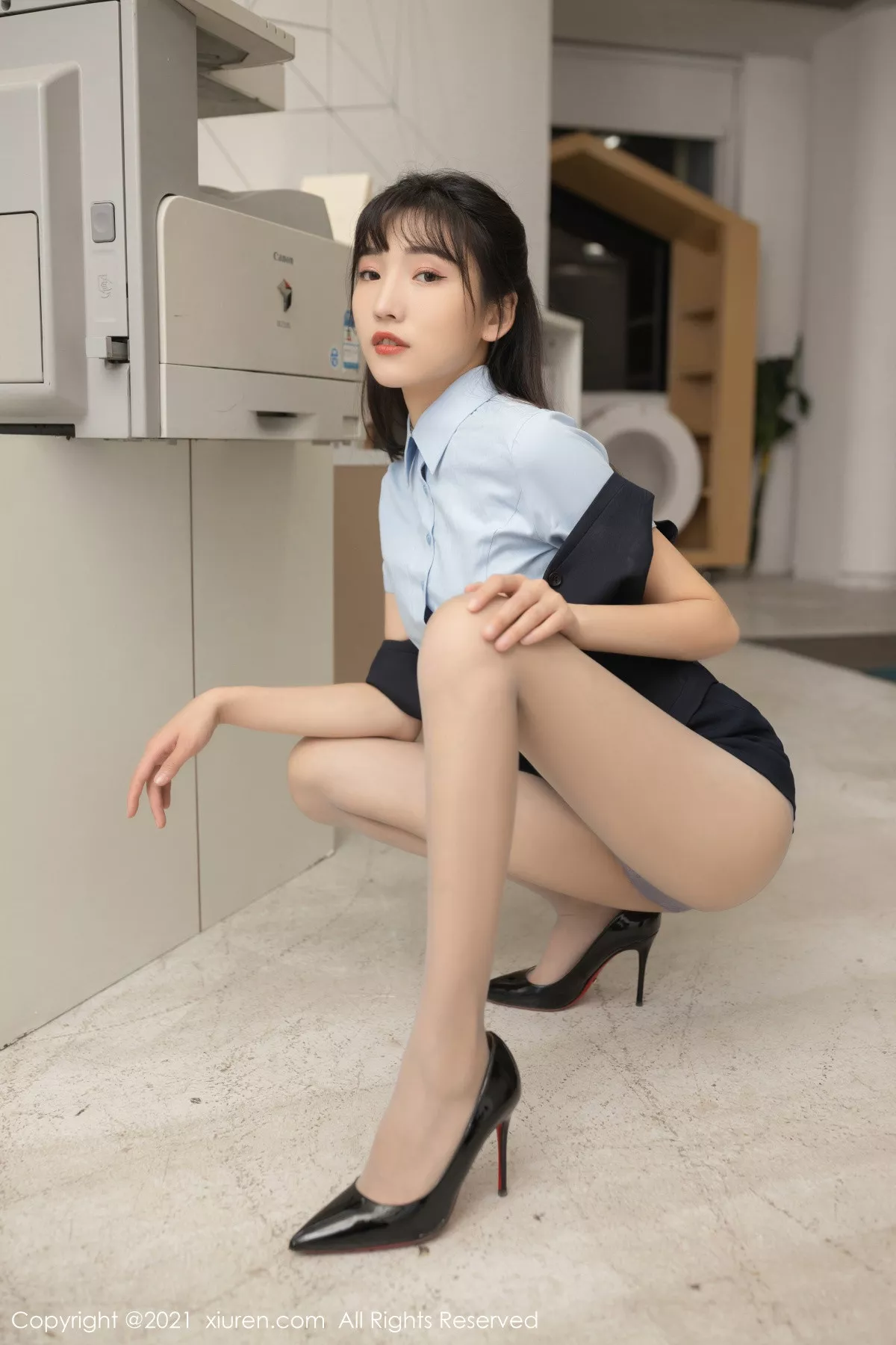秀人集.com_[XiuRen秀人网]No.3215_嫩模陆萱萱客服主管主题超薄肉丝裤袜露蕾丝内裤秀翘臀诱惑写真76P