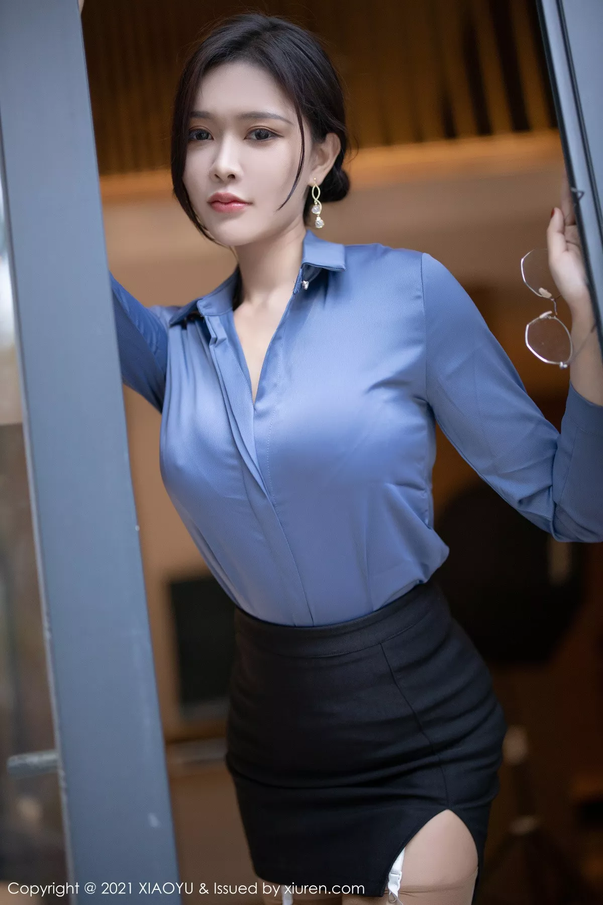 秀人集.com_[XiaoYu画语界]Vol.490_嫩模娜比眼镜OL秘书制服露性感内衣蕾丝吊袜完美诱惑写真65P