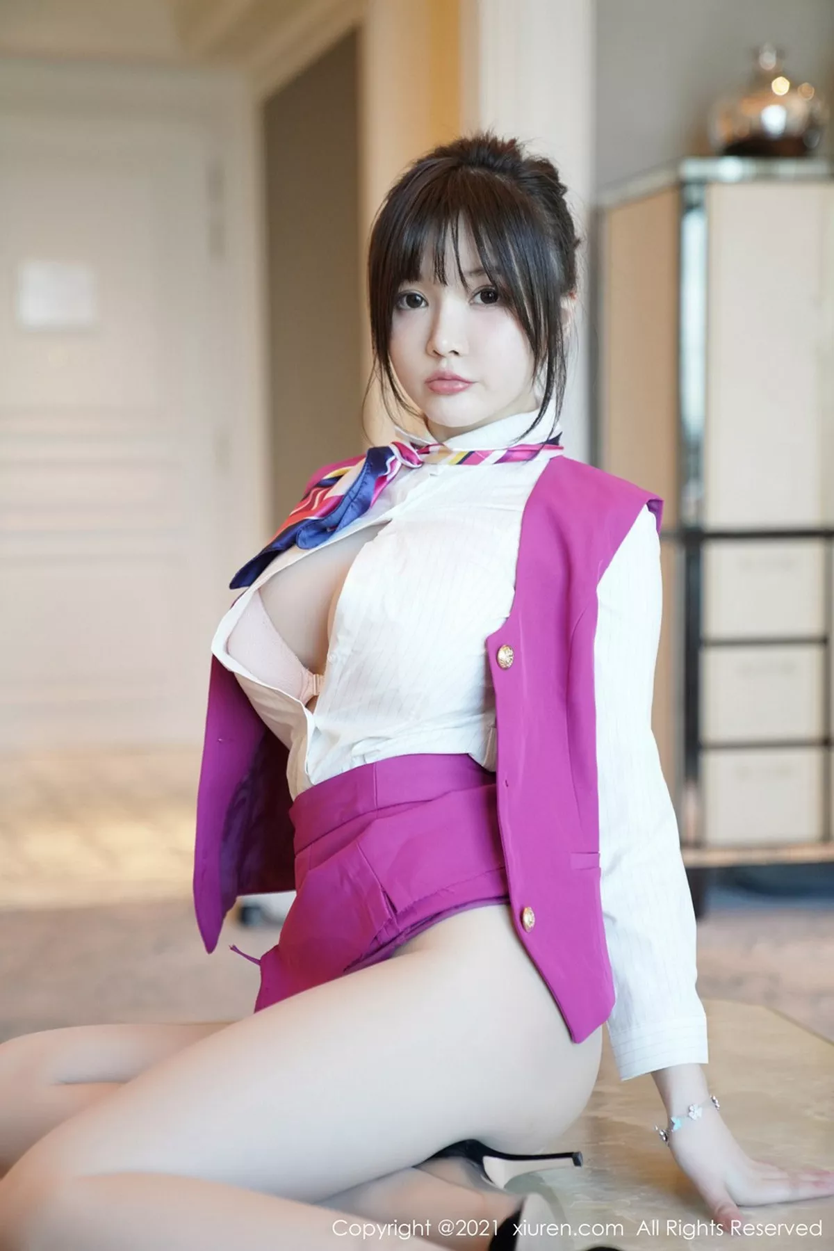秀人集.com_[XiuRen秀人网]No.3103_女神糯美子Mini澳门旅拍粉色空乘制服下肉丝裤袜秀翘臀诱惑写真68P