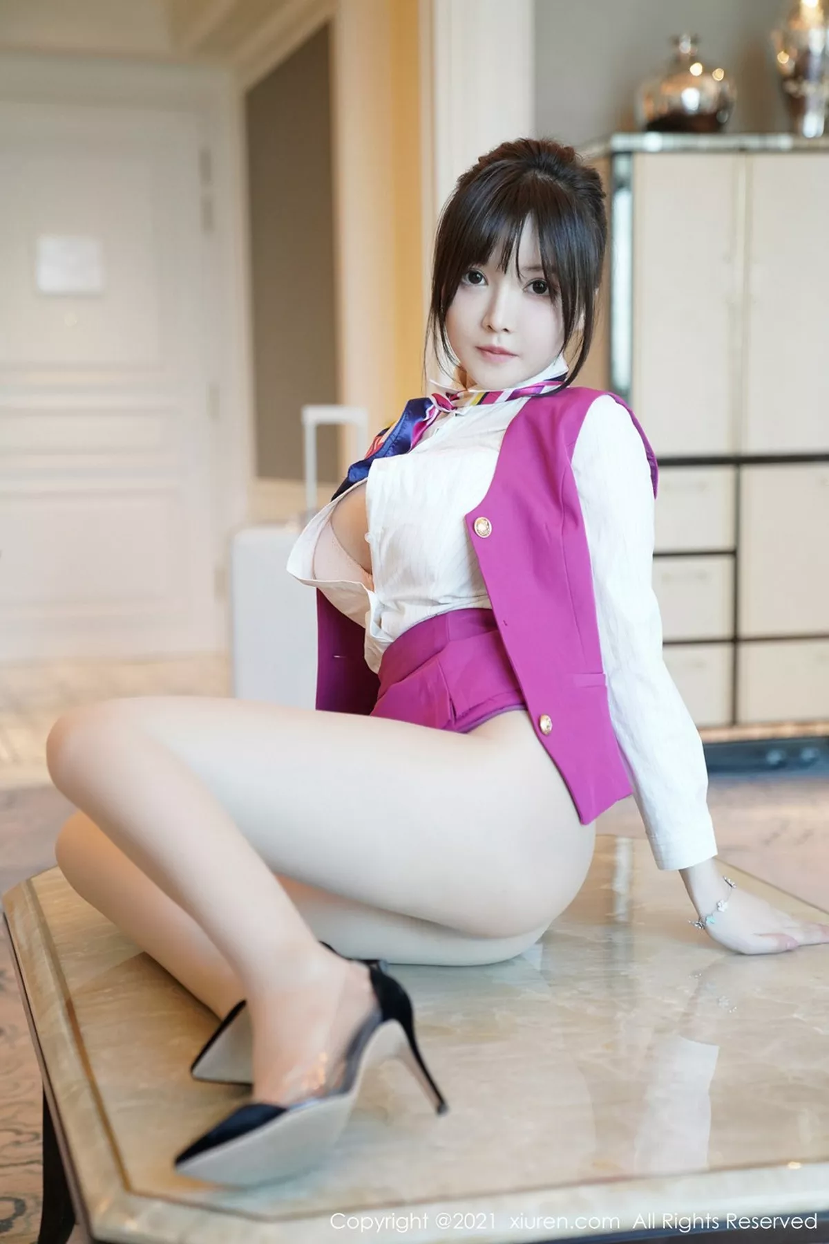 秀人集.com_[XiuRen秀人网]No.3103_女神糯美子Mini澳门旅拍粉色空乘制服下肉丝裤袜秀翘臀诱惑写真68P