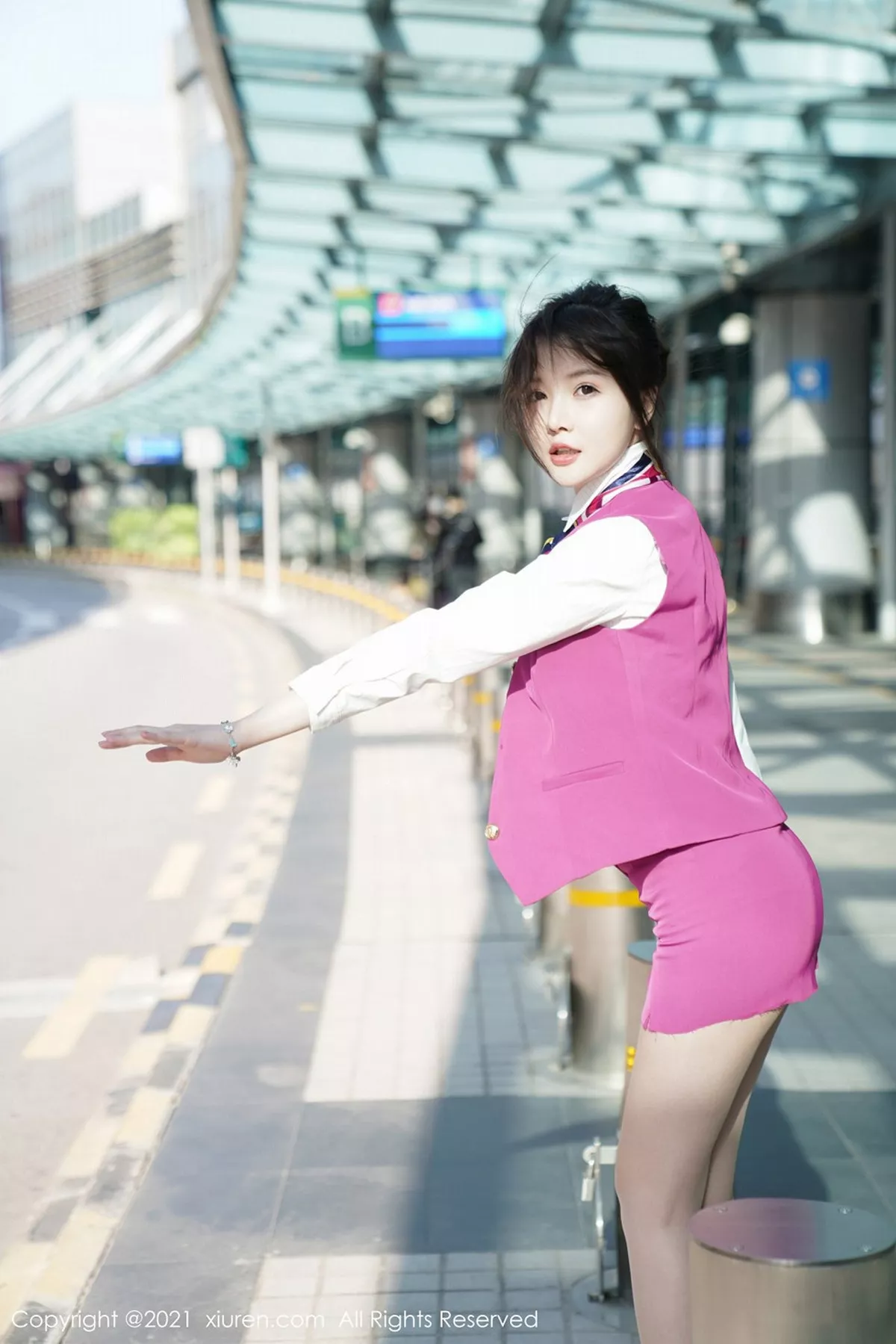 秀人集.com_[XiuRen秀人网]No.3103_女神糯美子Mini澳门旅拍粉色空乘制服下肉丝裤袜秀翘臀诱惑写真68P