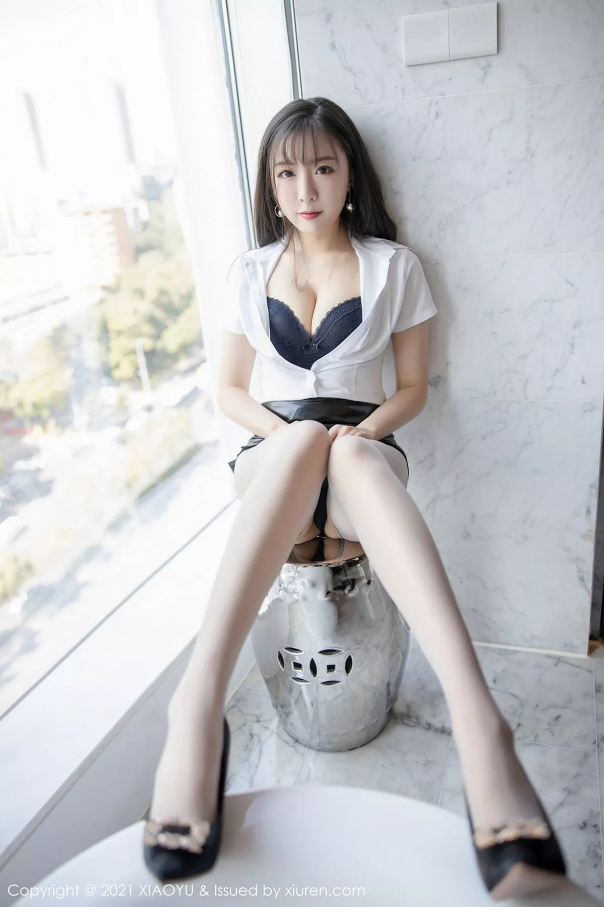秀人集.com_[XiaoYu画语界]Vol.470_新人模特蜜桃酱o白衬衫配黑皮裙主题脱肉丝露翘臀诱惑写真94P