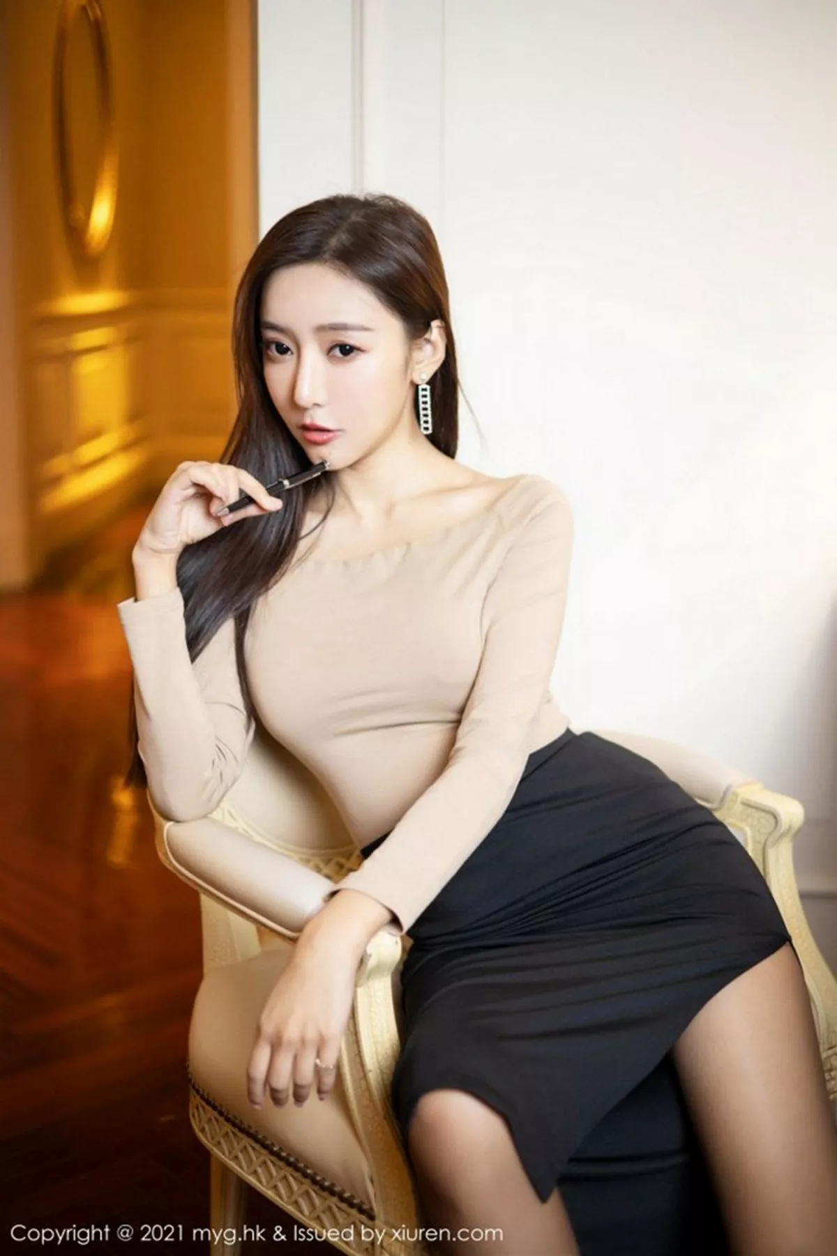 秀人集.com_[MyGirl美媛馆]Vol.490_女神王馨瑶yanni淡雅都市OL主题黑裙下超薄黑丝裤袜诱惑写真100P