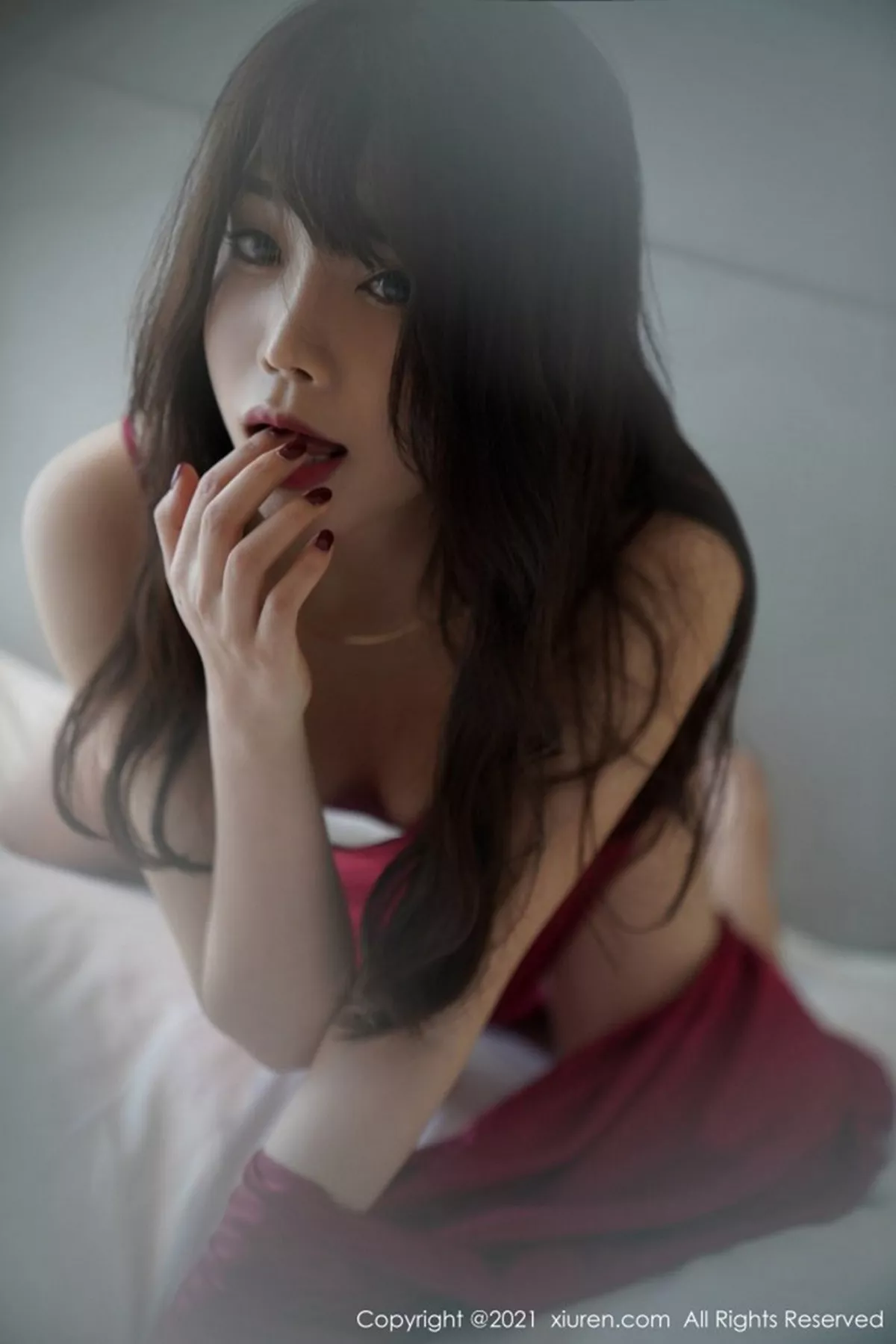 秀人集.com_[XiuRen秀人网]No.3110_嫩模芝芝Booty澳门旅拍睡衣女友视觉红色丁字裤秀翘臀诱惑写真88P