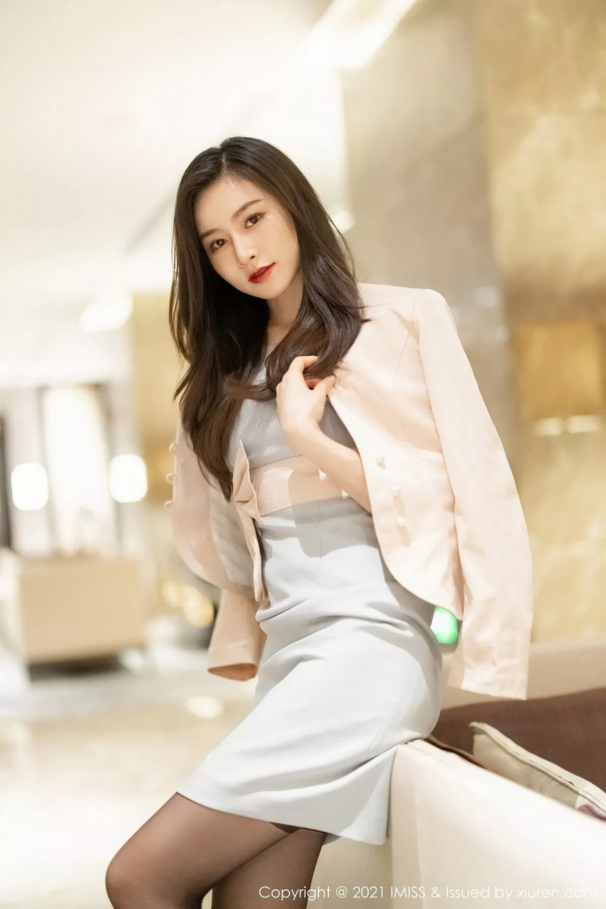 秀人集.com_[IMISS爱蜜社]Vol.552_气质美女Vanessa典雅职场OL主题私房黑丝吊袜极致魅惑写真63P