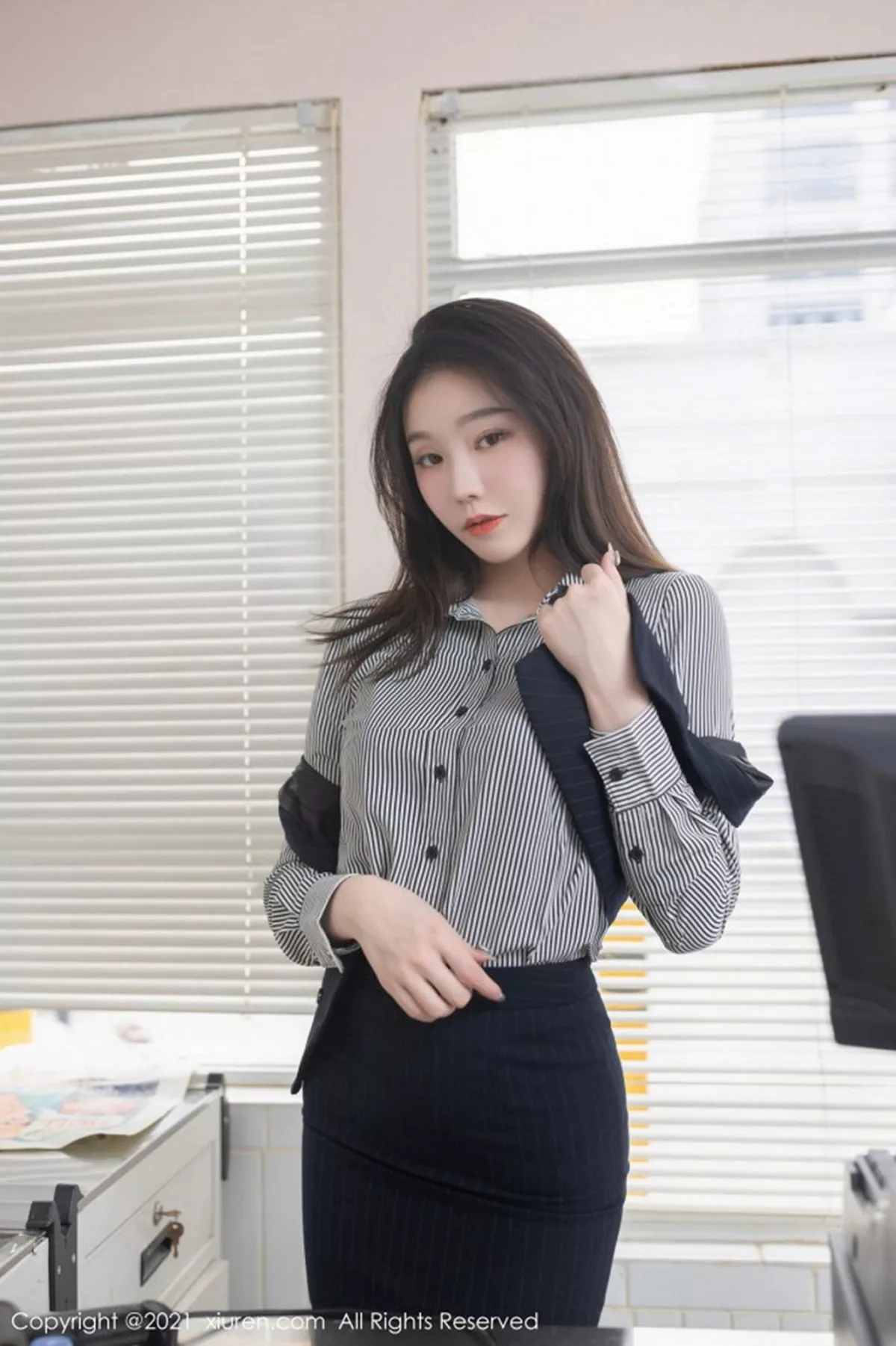 秀人集.com_[XiuRen秀人网]No.3123_嫩模安然Maleah便利店职员主题脱条纹衬衫露蕾丝内衣完美诱惑写真75P