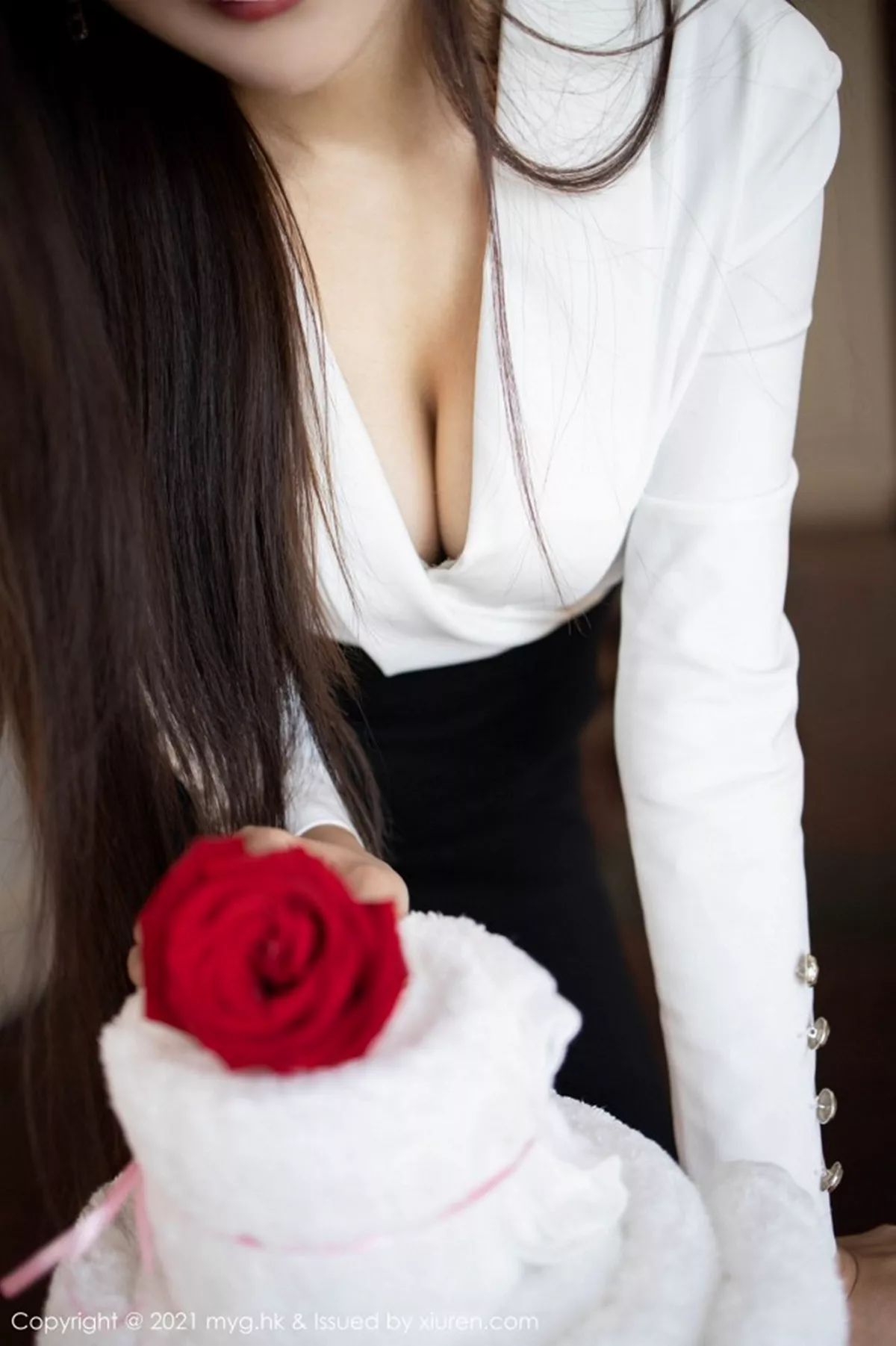 秀人集.com_[MyGirl美媛馆]Vol.492_女神王馨瑶yanni上司过生日主题黑裙下黑丝裤袜秀美腿诱惑写真88P