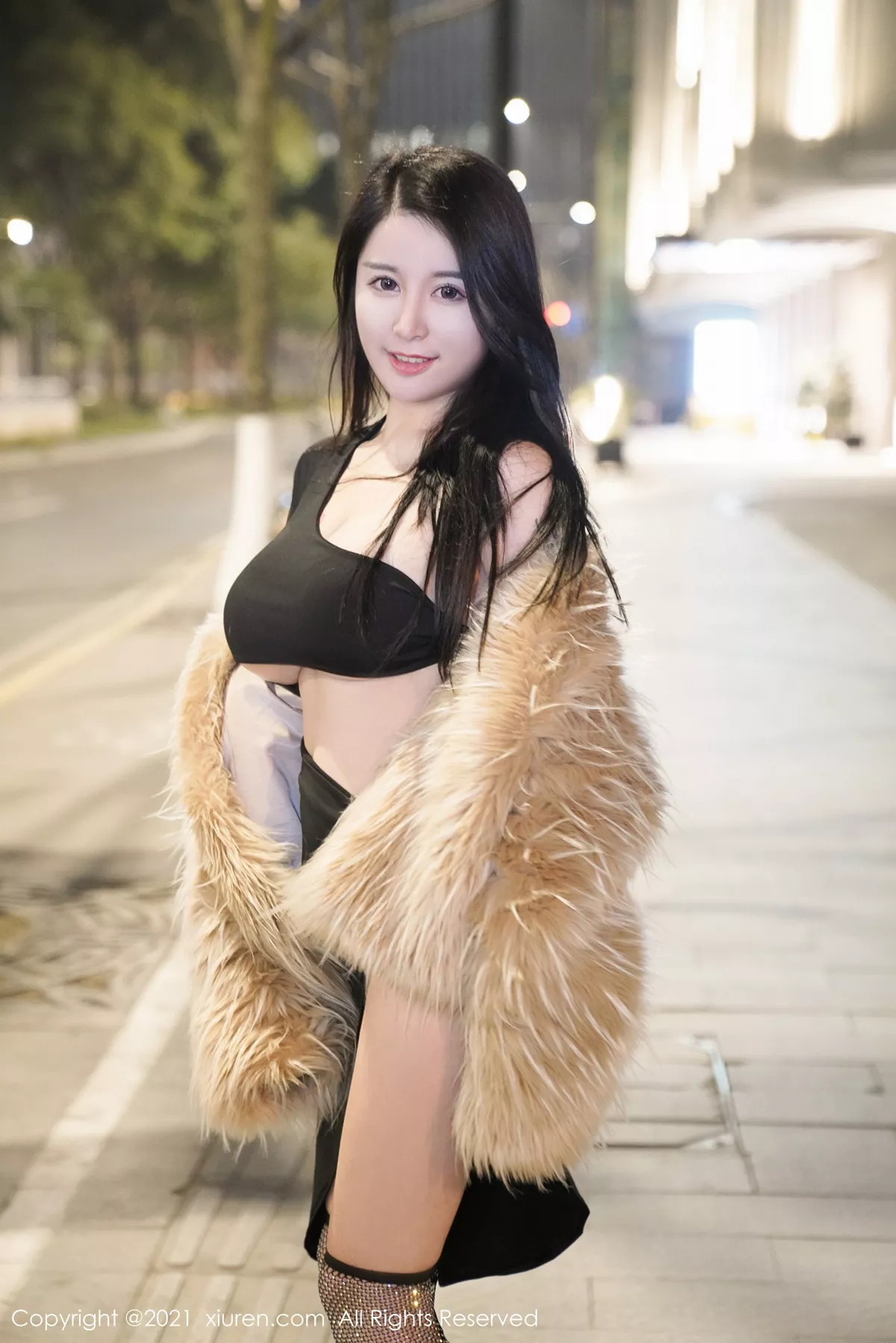 秀人集.com_[XiuRen秀人网]No.3222_嫩模美七Mia户外轻薄皮草服饰露性感黑色内衣秀丰满身材诱惑写真53P