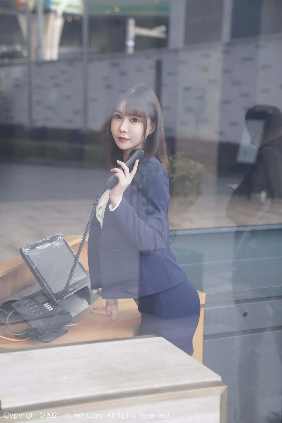秀人集.com_[XiuRen秀人网]No.3221_嫩模晓鱼酱酒店前台剧情主题私房半脱露傲人豪乳撩人诱惑写真102P