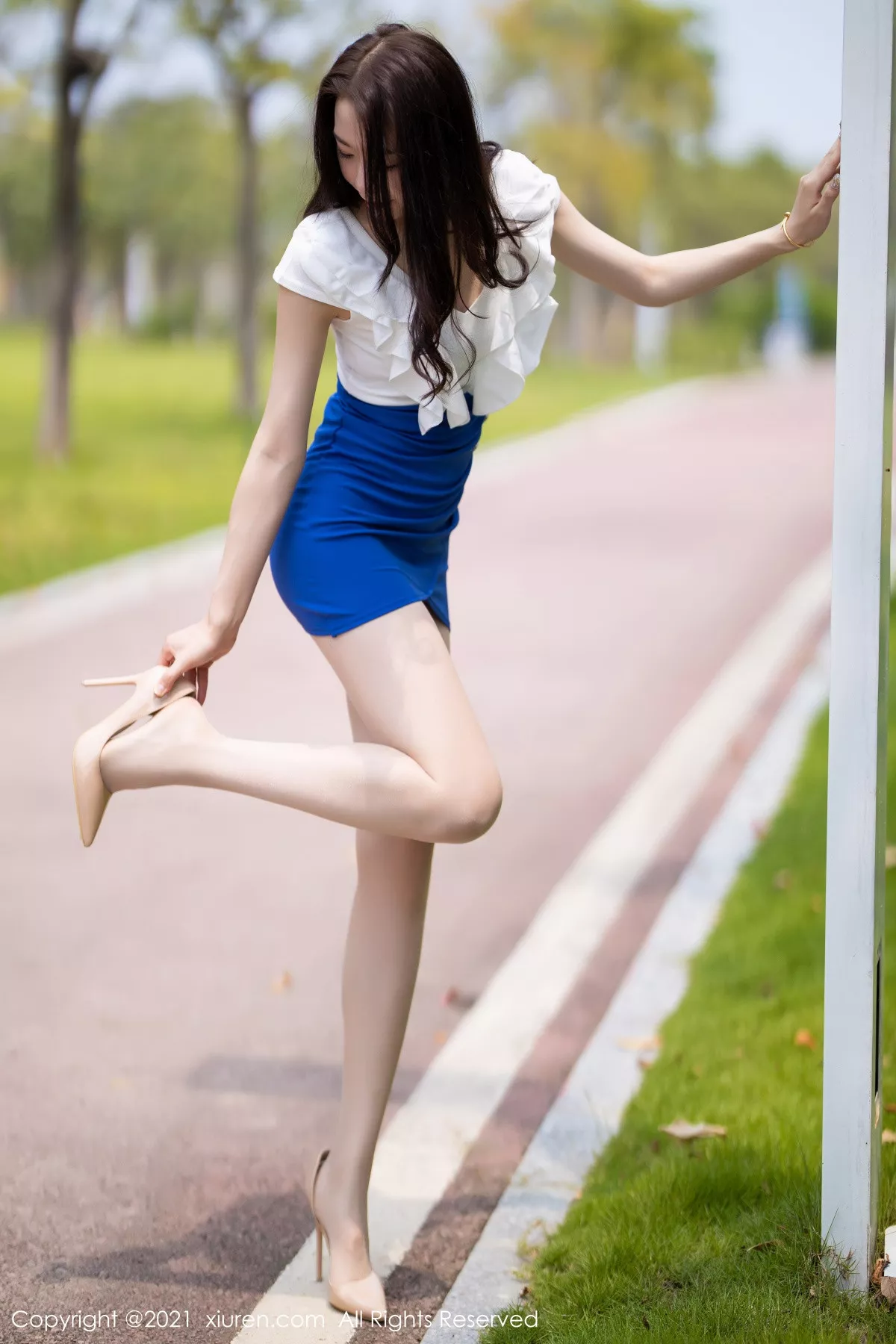 秀人集.com_[XiuRen秀人网]No.3228_嫩模梦心月海南旅拍短裙OL主题半脱露性感内衣肉丝裤袜诱惑写真71P