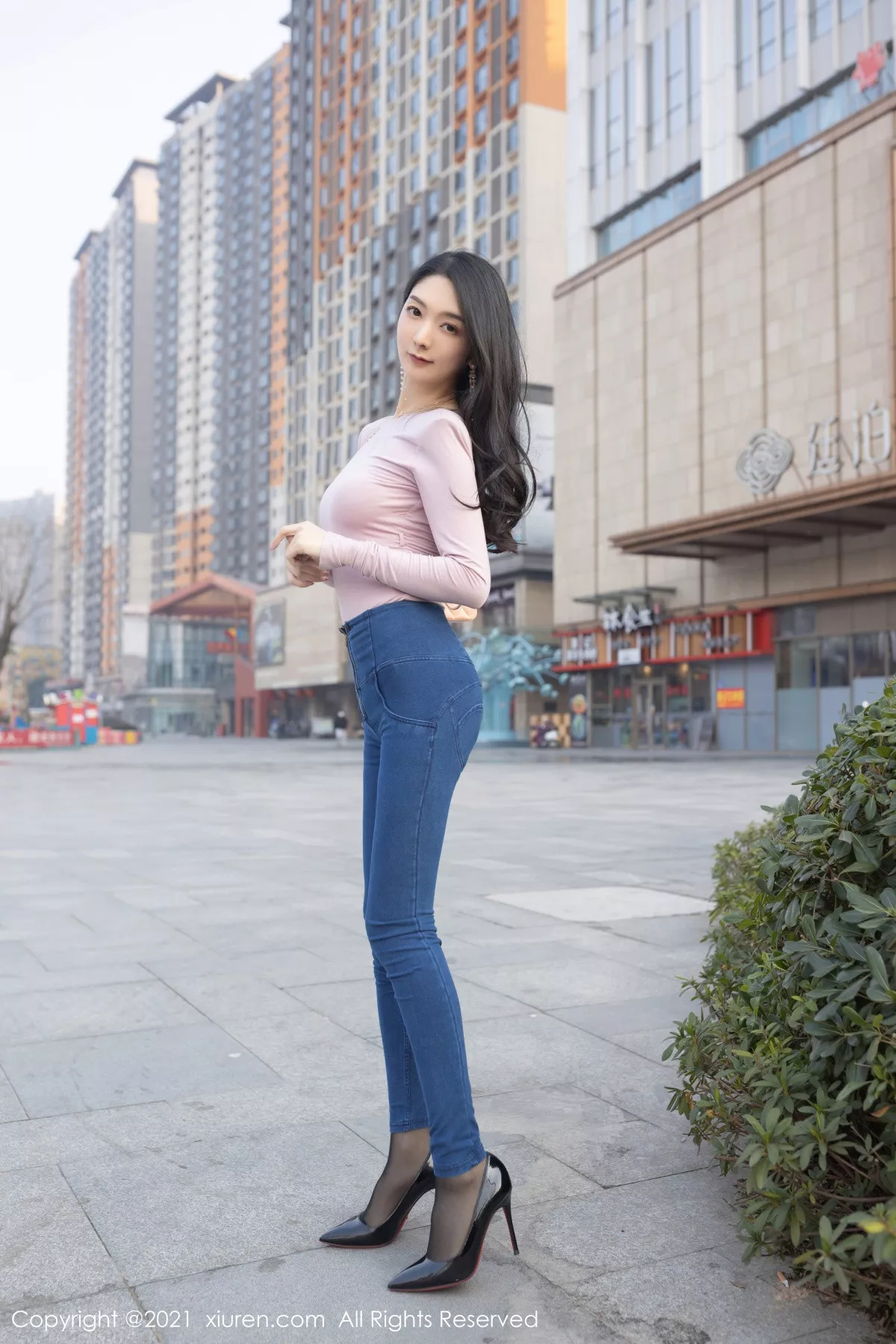 秀人集.com_[XiuRen秀人网]No.3227_女神Angela小热巴尾随视觉主题连体衣配开档黑丝裤袜诱惑写真75P