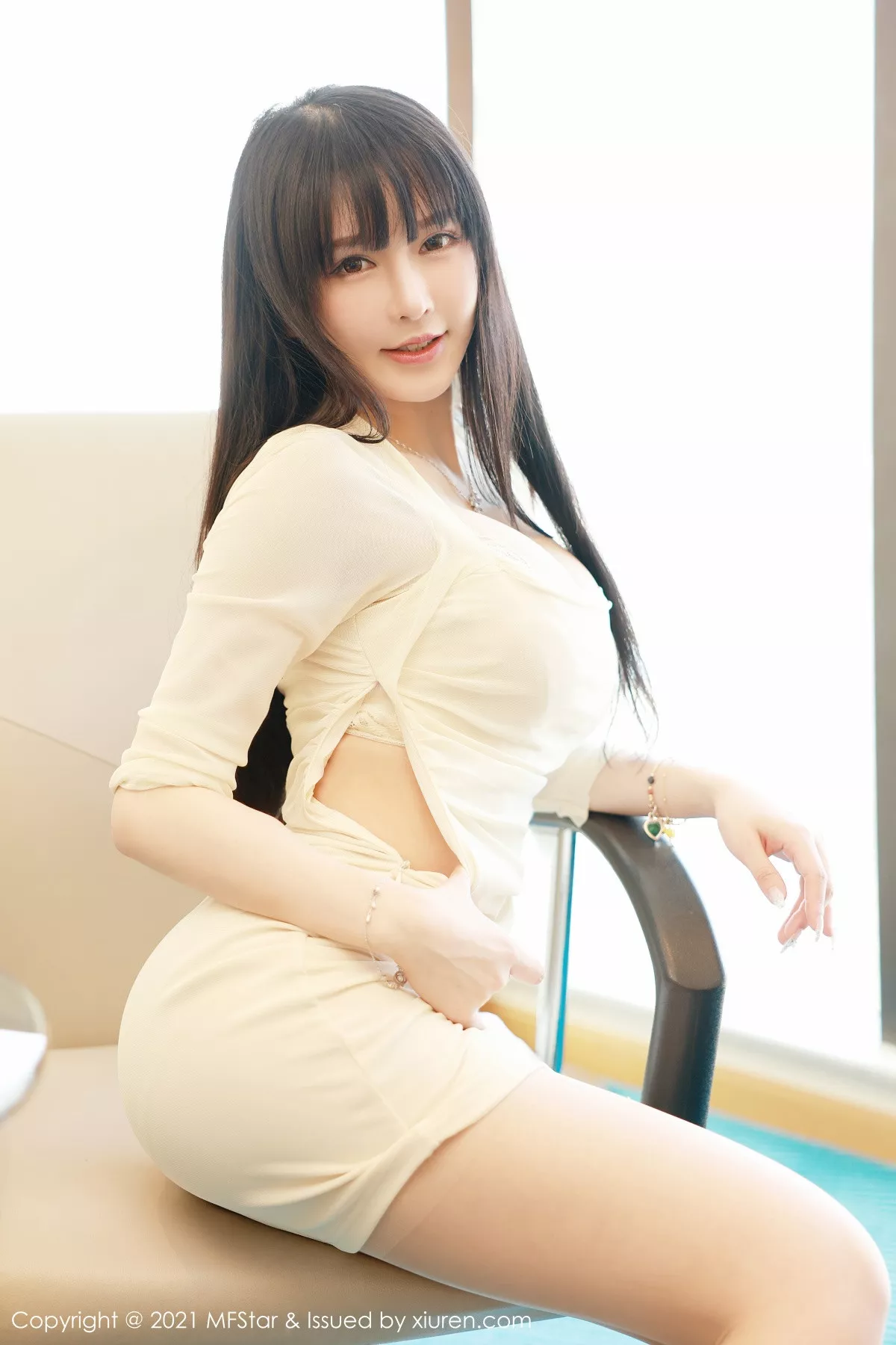 秀人集.com_[MFStar模范学院]Vol.472_嫩模玉兔miki私房脱深V明艳短裙露傲人豪乳惹火诱惑写真56P