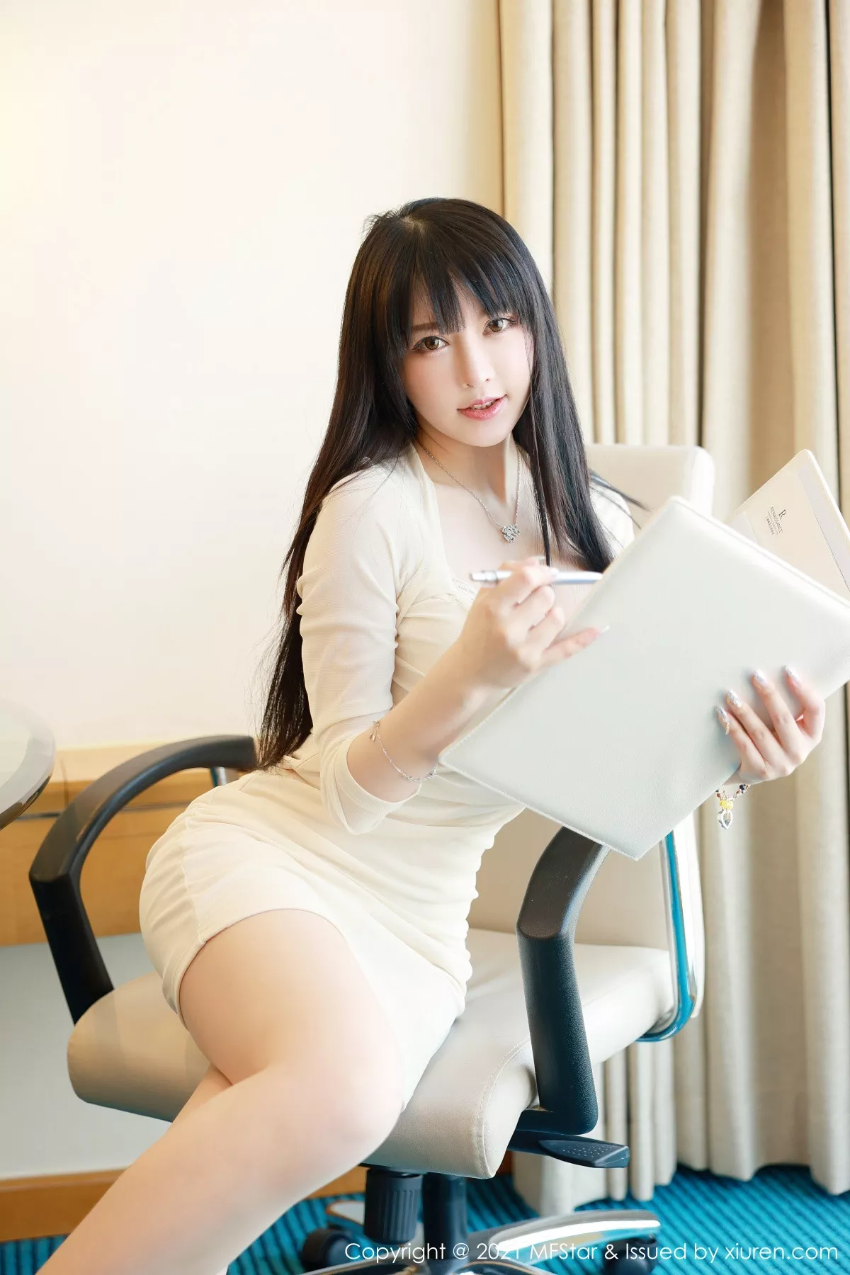 秀人集.com_[MFStar模范学院]Vol.472_嫩模玉兔miki私房脱深V明艳短裙露傲人豪乳惹火诱惑写真56P