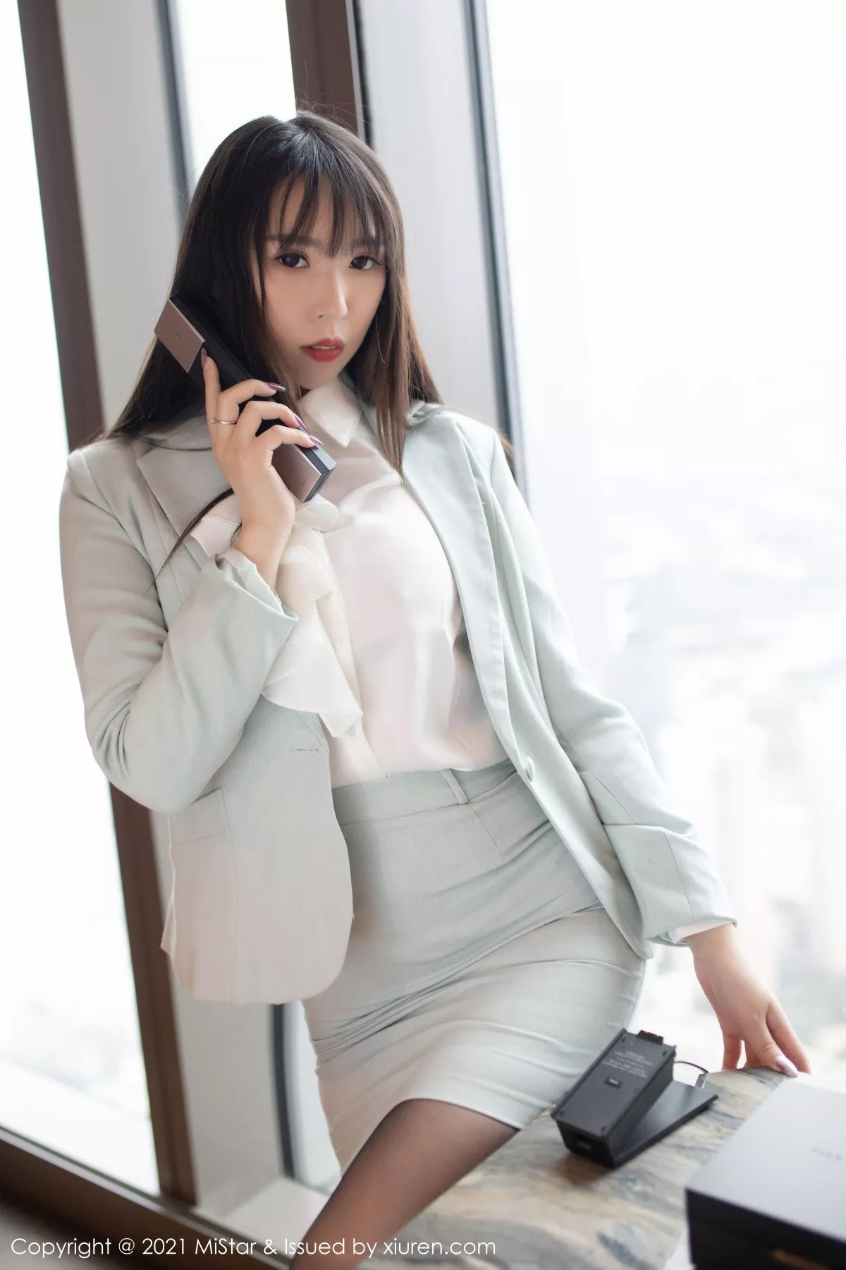 秀人集.com_[MiStar魅妍社]Vol.328_嫩模小波多职场制服黑丝OL主题半撩露无内黑丝裤袜诱惑写真46P