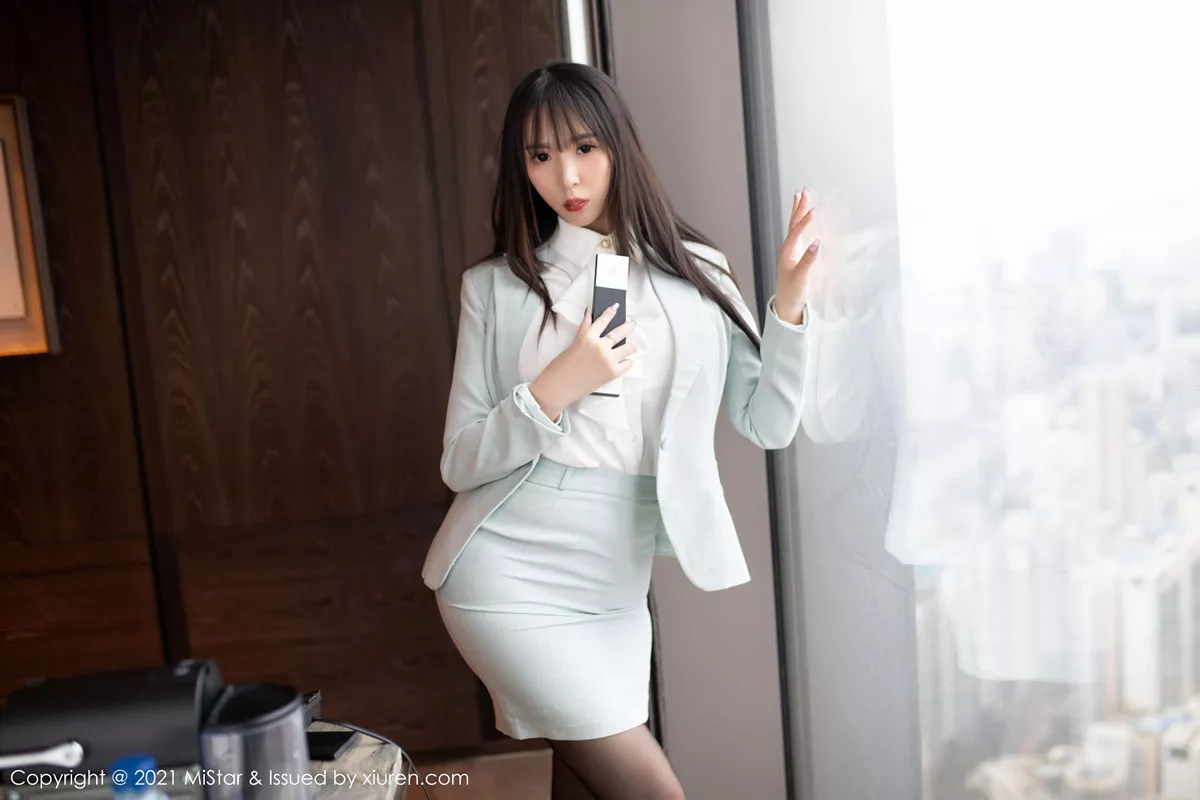 秀人集.com_[MiStar魅妍社]Vol.328_嫩模小波多职场制服黑丝OL主题半撩露无内黑丝裤袜诱惑写真46P