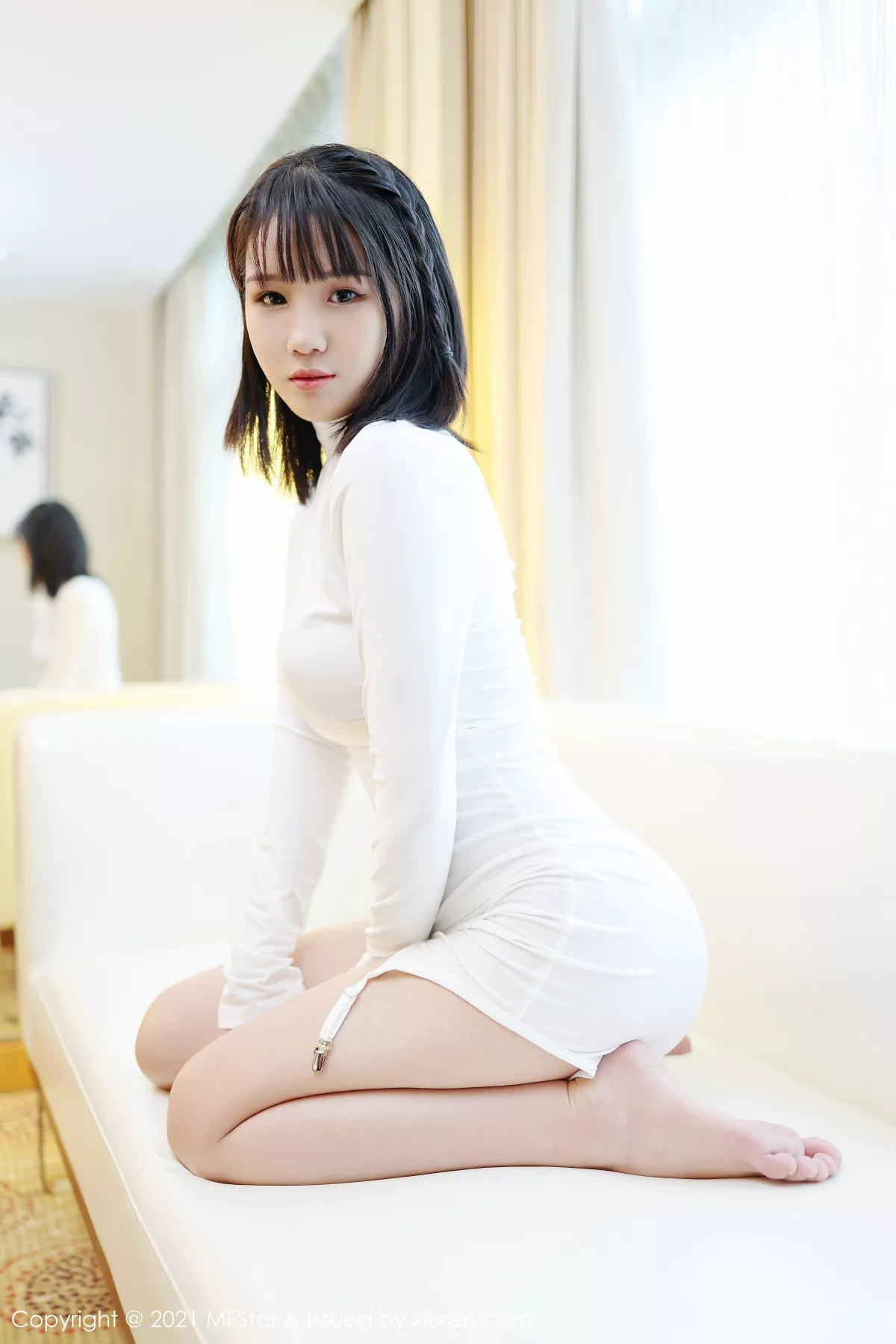 秀人集.com_[MFStar模范学院]Vol.473_新人模特果果吖私房性感白色服饰半脱黑色内裤诱惑写真40P
