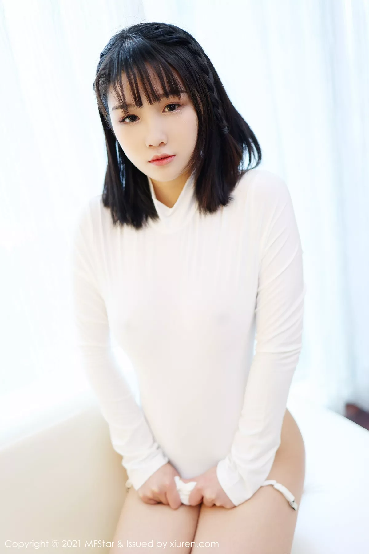 秀人集.com_[MFStar模范学院]Vol.473_新人模特果果吖私房性感白色服饰半脱黑色内裤诱惑写真40P