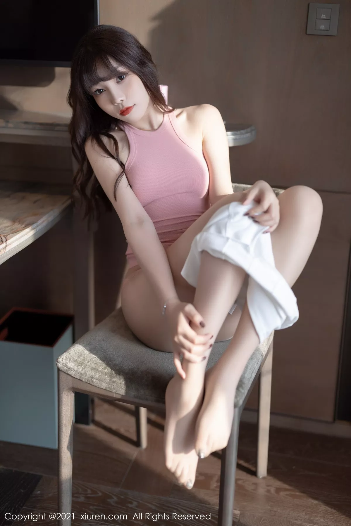 秀人集.com_[XiuRen秀人网]No.3245_女神芝芝Booty私房粉色紧身衣配肉丝裤袜秀完美身材诱惑写真77P