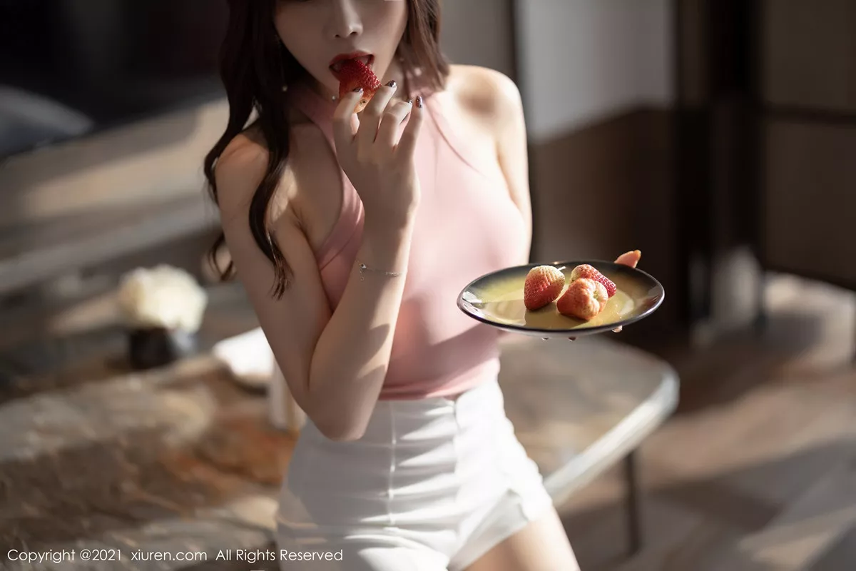 秀人集.com_[XiuRen秀人网]No.3245_女神芝芝Booty私房粉色紧身衣配肉丝裤袜秀完美身材诱惑写真77P