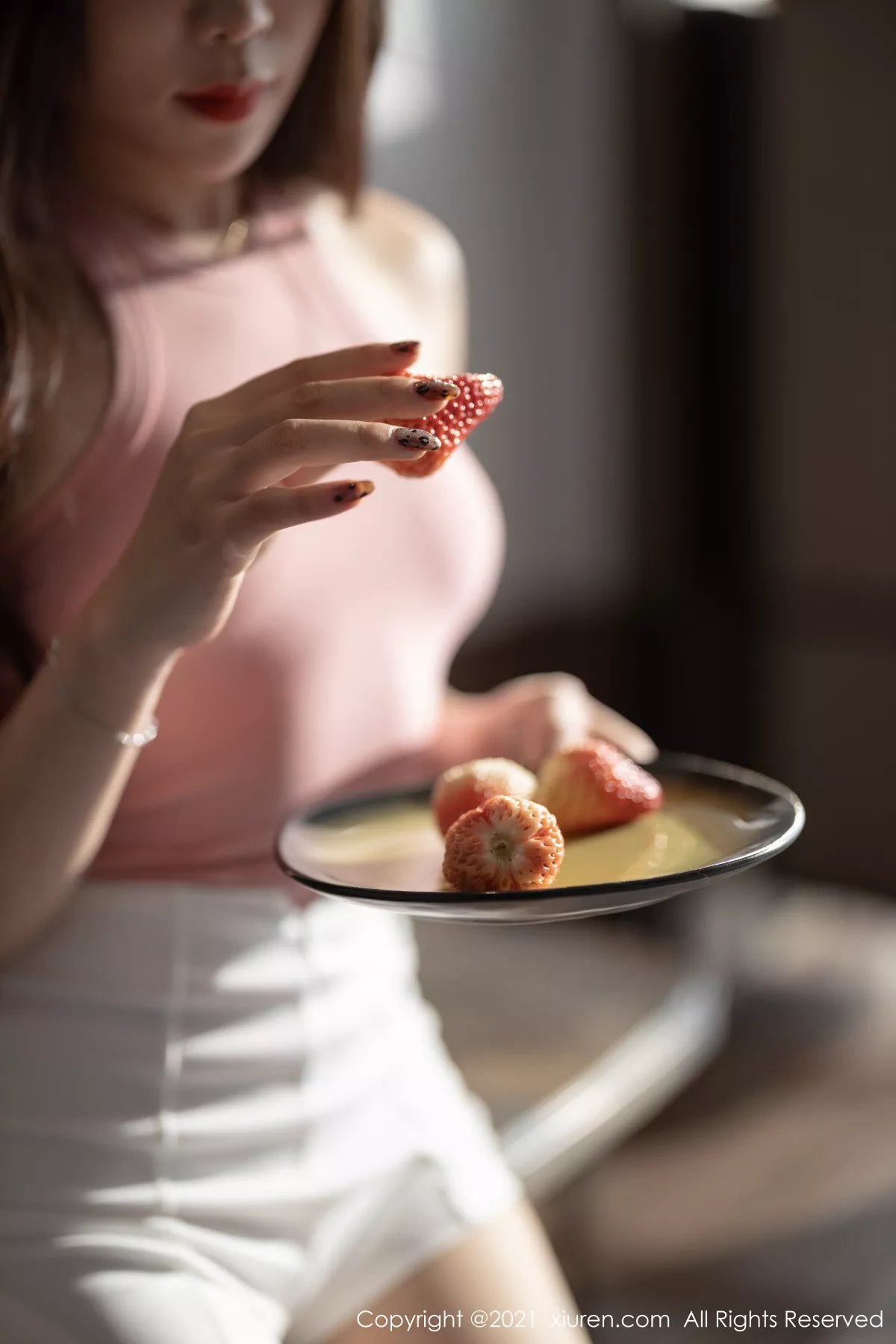 秀人集.com_[XiuRen秀人网]No.3245_女神芝芝Booty私房粉色紧身衣配肉丝裤袜秀完美身材诱惑写真77P