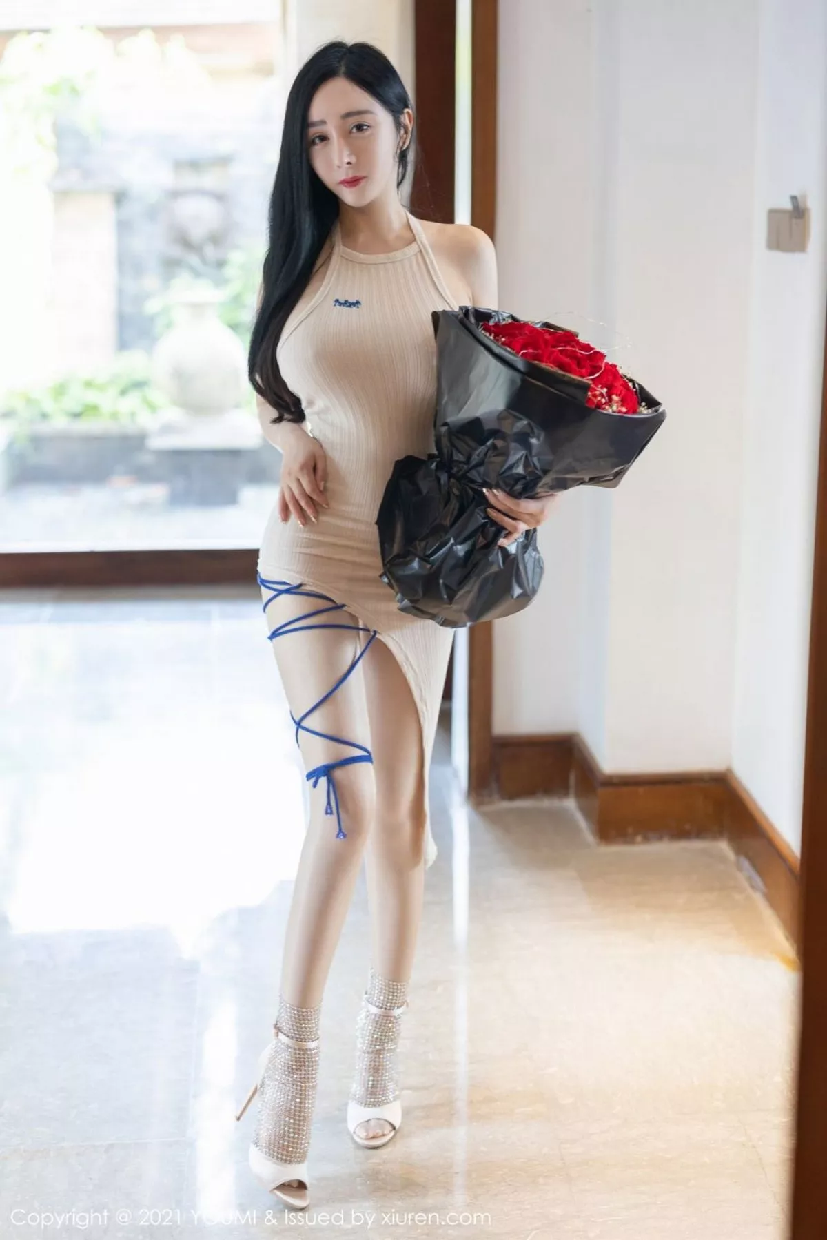秀人集.com_[YouMi尤蜜荟]Vol.664_模特允爾西双版纳旅拍连身裙配无内肉丝秀豪乳翘臀诱惑写真54P