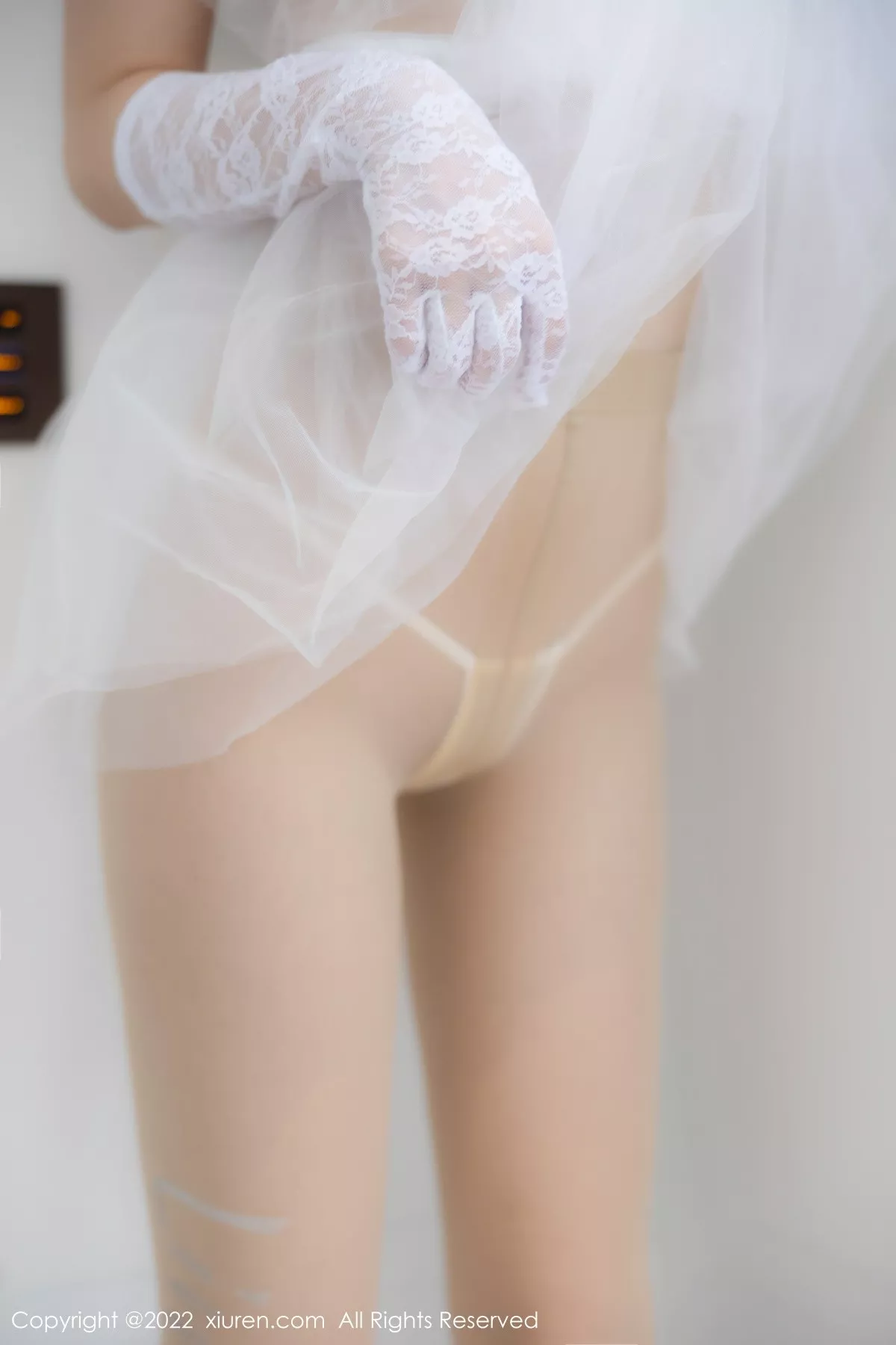 秀人集.com_[XiuRen秀人网]No.5212_模特奶瓶私房性感白色婚纱服饰配白色丝袜秀翘臀美腿诱惑写真89P