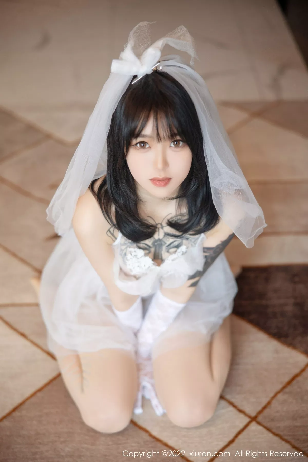 秀人集.com_[XiuRen秀人网]No.5212_模特奶瓶私房性感白色婚纱服饰配白色丝袜秀翘臀美腿诱惑写真89P