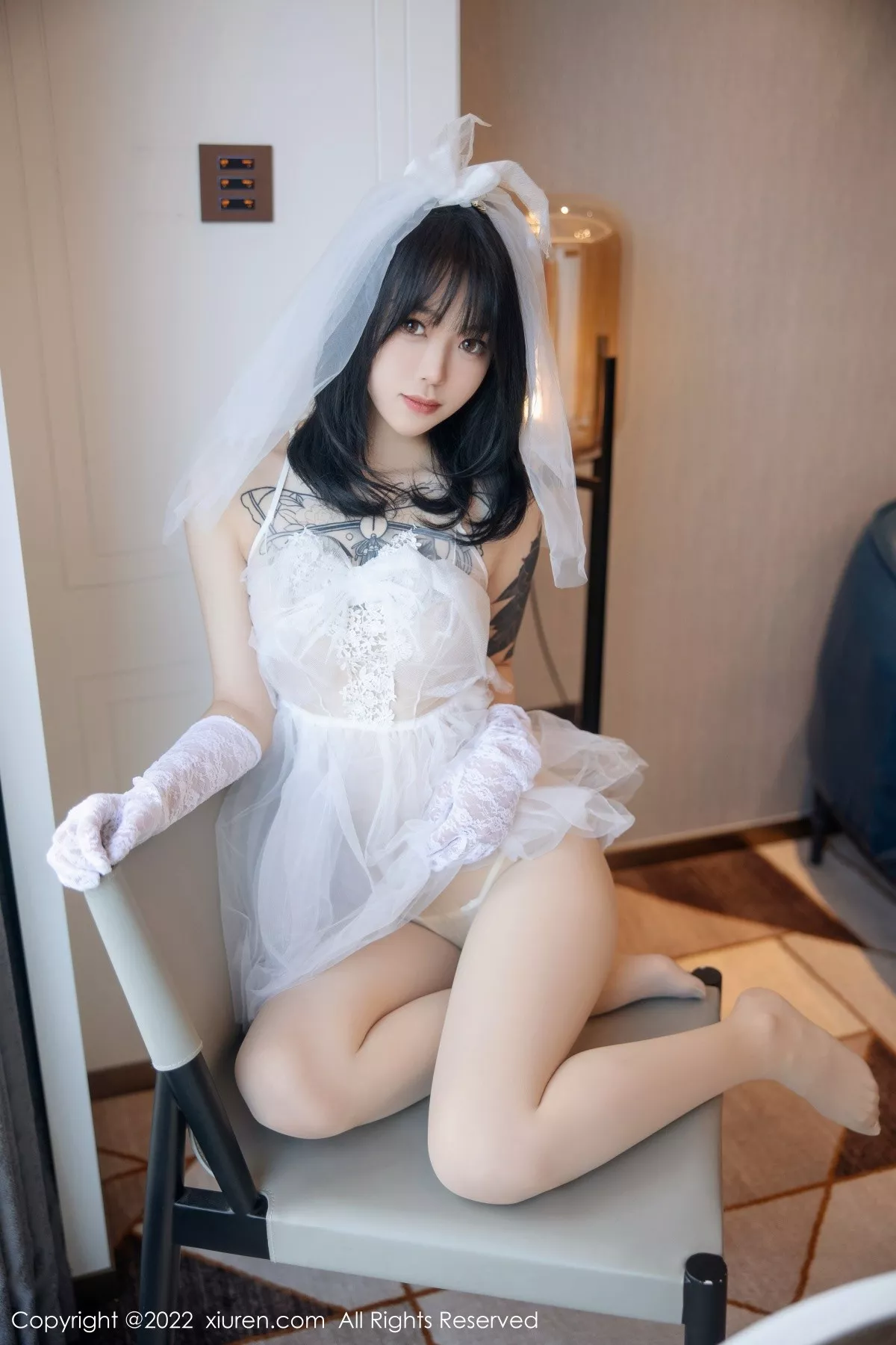 秀人集.com_[XiuRen秀人网]No.5212_模特奶瓶私房性感白色婚纱服饰配白色丝袜秀翘臀美腿诱惑写真89P