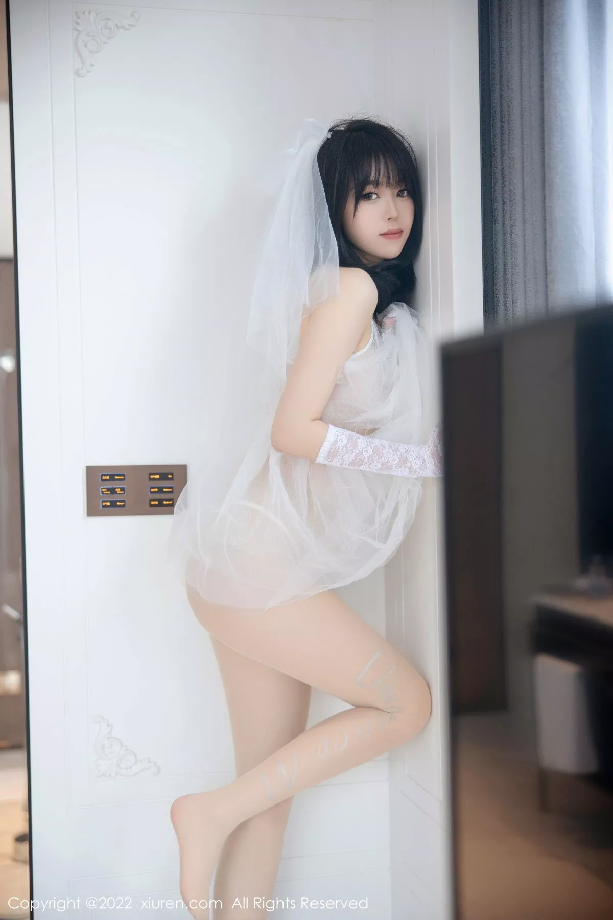 秀人集.com_[XiuRen秀人网]No.5212_模特奶瓶私房性感白色婚纱服饰配白色丝袜秀翘臀美腿诱惑写真89P