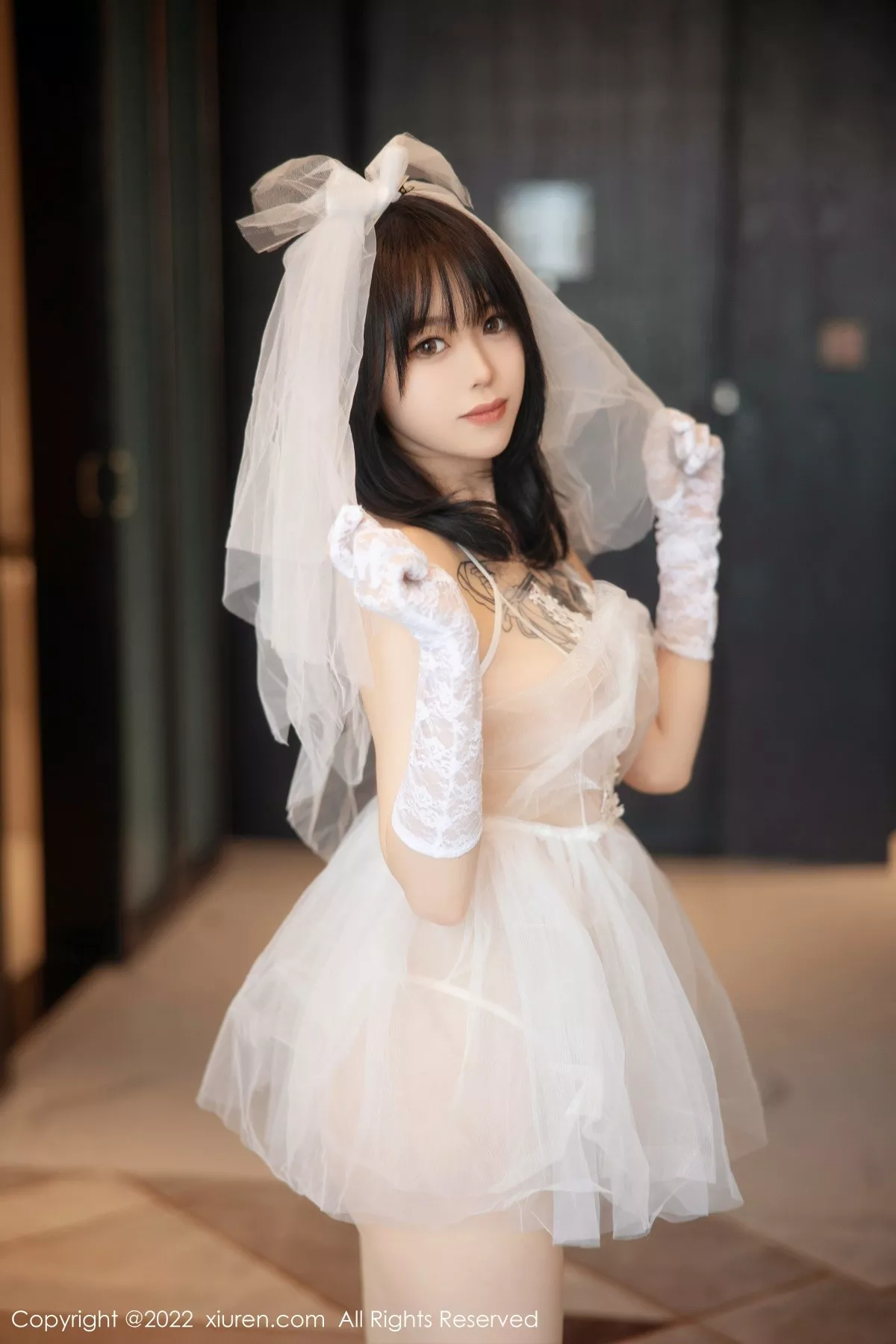 秀人集.com_[XiuRen秀人网]No.5212_模特奶瓶私房性感白色婚纱服饰配白色丝袜秀翘臀美腿诱惑写真89P