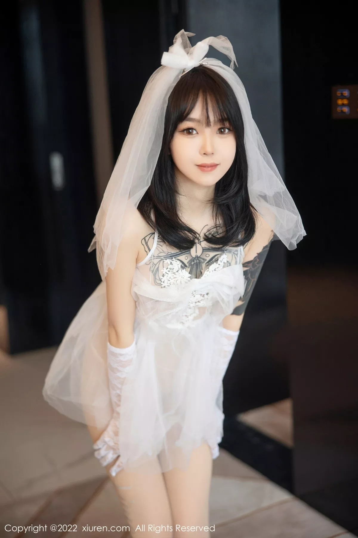 秀人集.com_[XiuRen秀人网]No.5212_模特奶瓶私房性感白色婚纱服饰配白色丝袜秀翘臀美腿诱惑写真89P