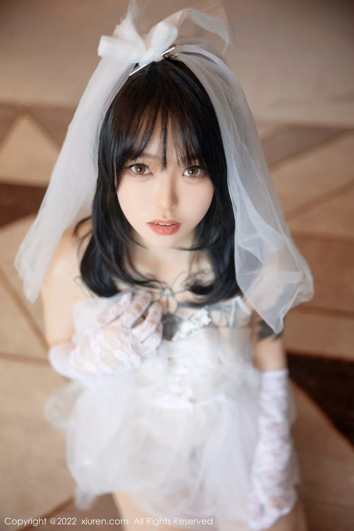 秀人集.com_[XiuRen秀人网]No.5212_模特奶瓶私房性感白色婚纱服饰配白色丝袜秀翘臀美腿诱惑写真89P