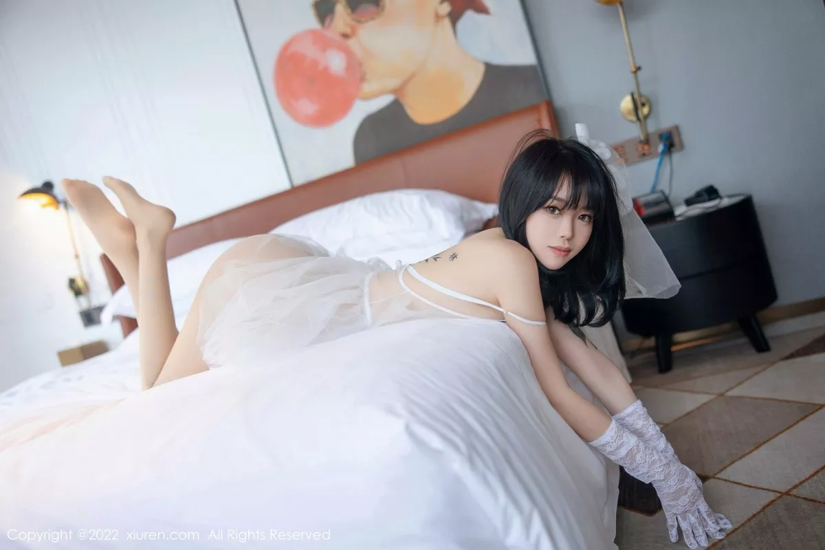秀人集.com_[XiuRen秀人网]No.5212_模特奶瓶私房性感白色婚纱服饰配白色丝袜秀翘臀美腿诱惑写真89P