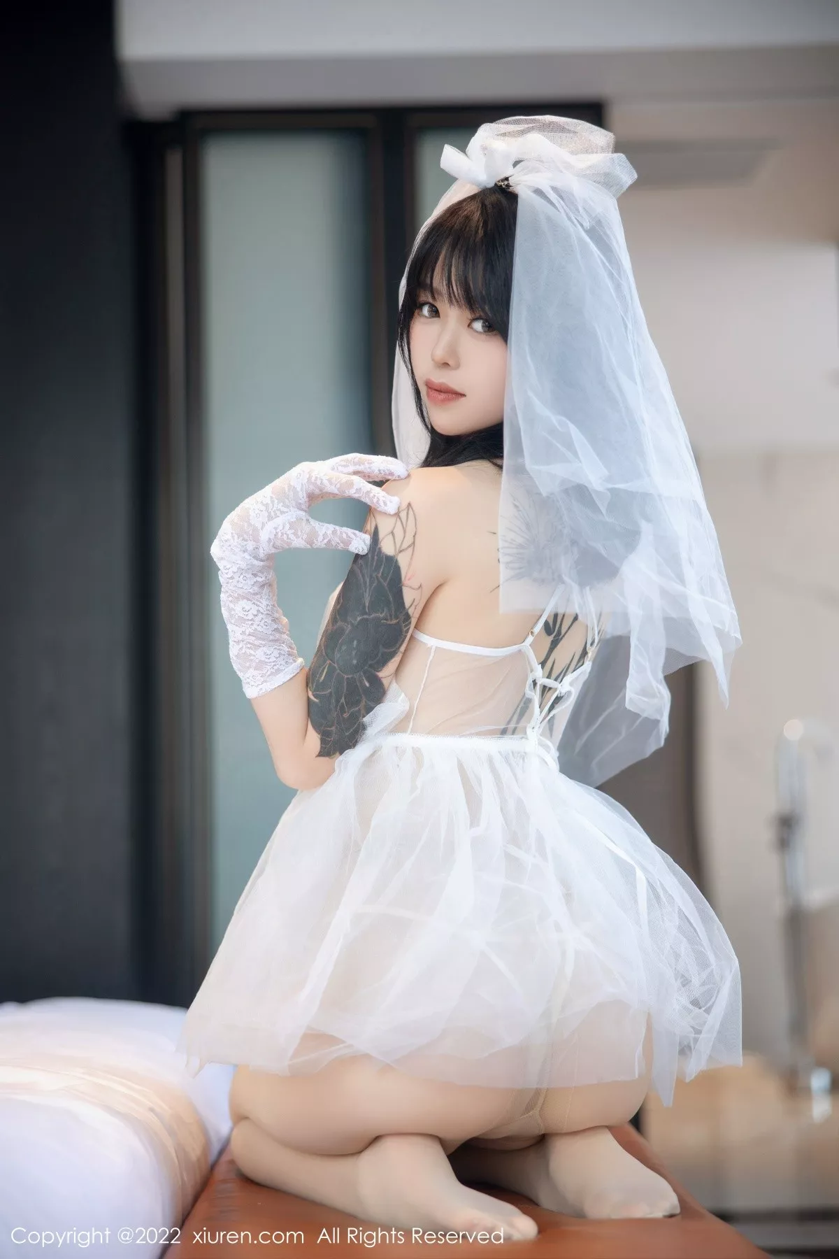秀人集.com_[XiuRen秀人网]No.5212_模特奶瓶私房性感白色婚纱服饰配白色丝袜秀翘臀美腿诱惑写真89P