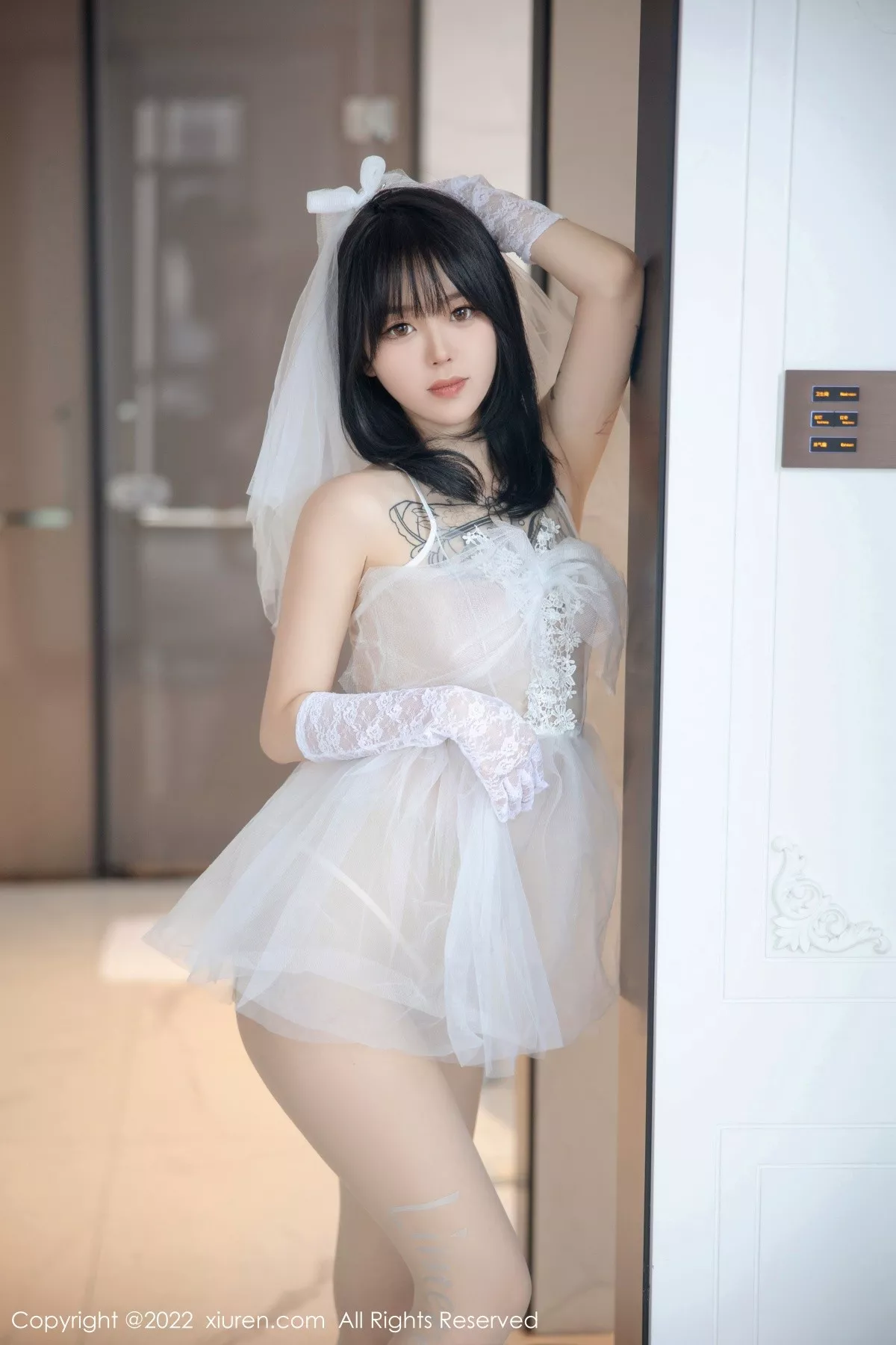 秀人集.com_[XiuRen秀人网]No.5212_模特奶瓶私房性感白色婚纱服饰配白色丝袜秀翘臀美腿诱惑写真89P