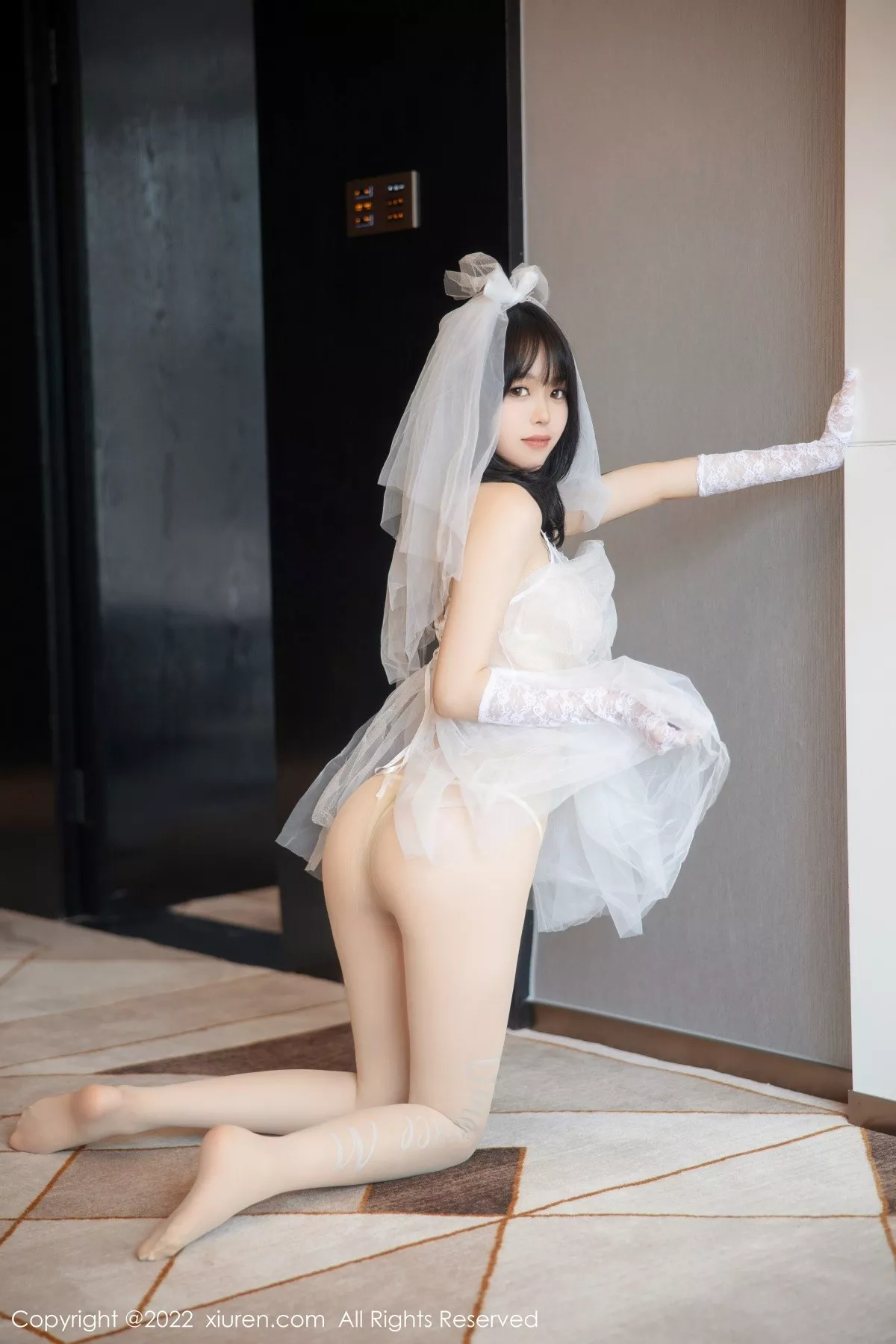 秀人集.com_[XiuRen秀人网]No.5212_模特奶瓶私房性感白色婚纱服饰配白色丝袜秀翘臀美腿诱惑写真89P