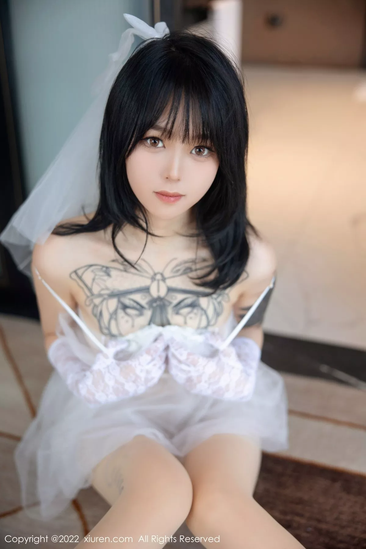 秀人集.com_[XiuRen秀人网]No.5212_模特奶瓶私房性感白色婚纱服饰配白色丝袜秀翘臀美腿诱惑写真89P
