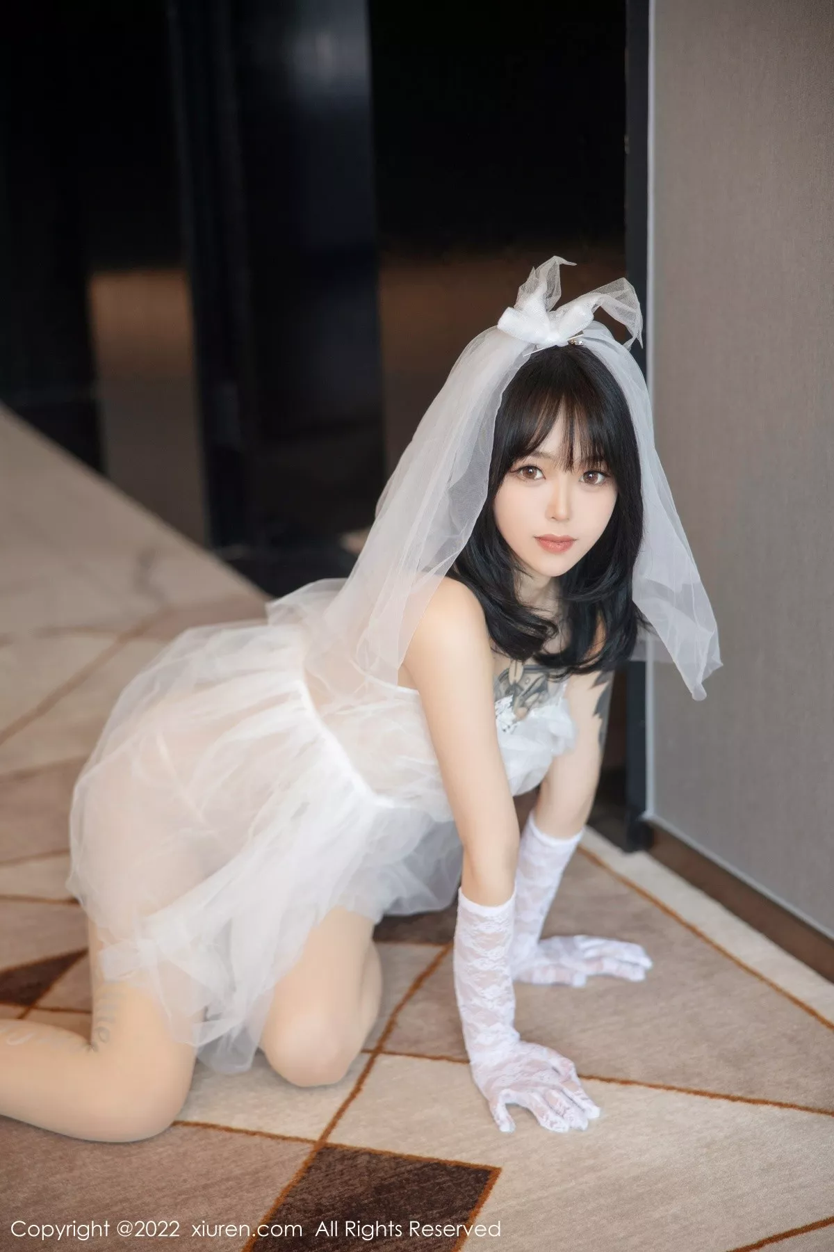 秀人集.com_[XiuRen秀人网]No.5212_模特奶瓶私房性感白色婚纱服饰配白色丝袜秀翘臀美腿诱惑写真89P