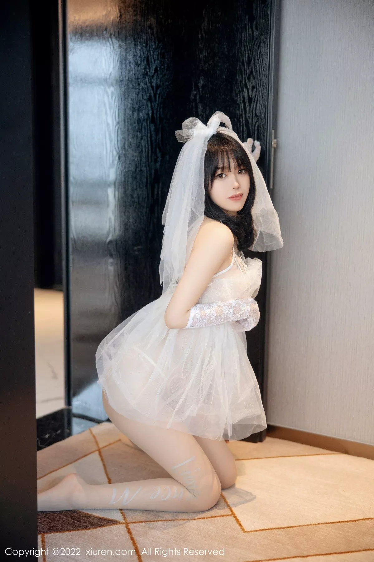 秀人集.com_[XiuRen秀人网]No.5212_模特奶瓶私房性感白色婚纱服饰配白色丝袜秀翘臀美腿诱惑写真89P