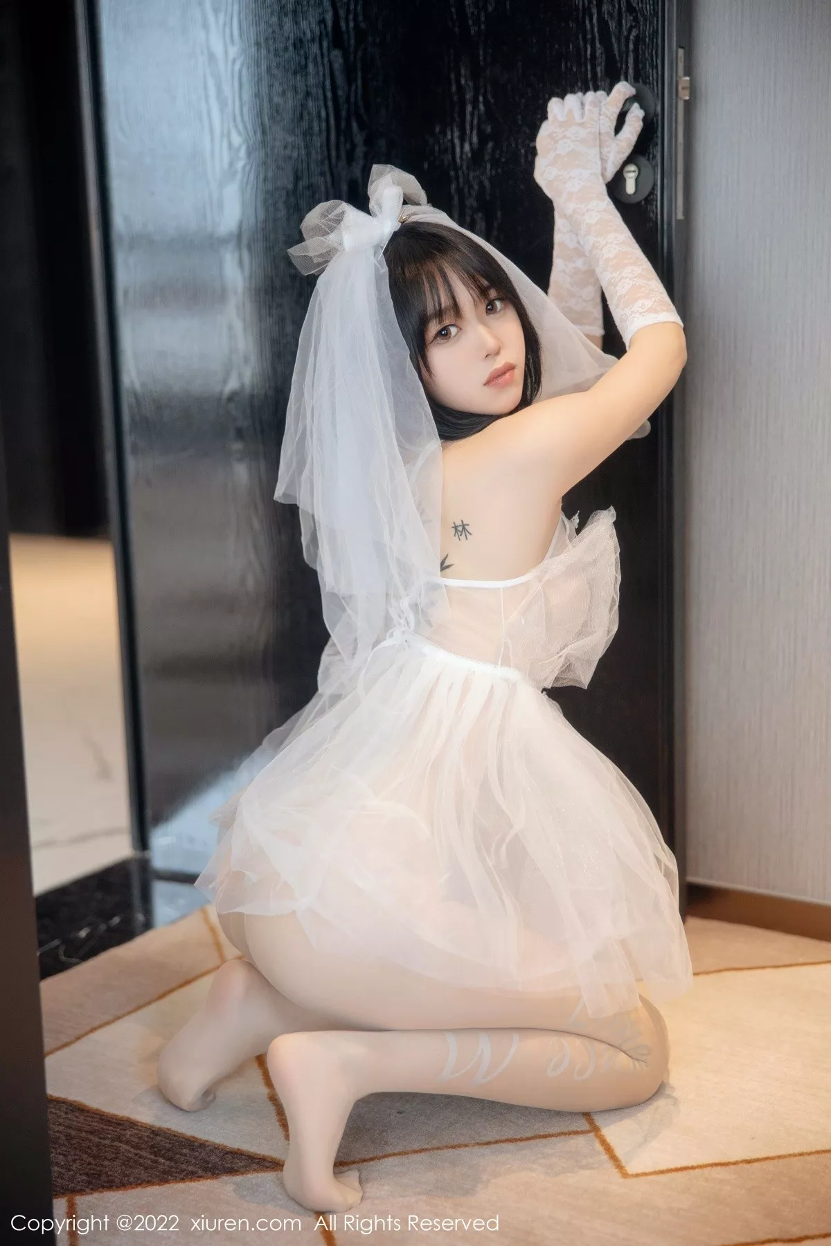 秀人集.com_[XiuRen秀人网]No.5212_模特奶瓶私房性感白色婚纱服饰配白色丝袜秀翘臀美腿诱惑写真89P