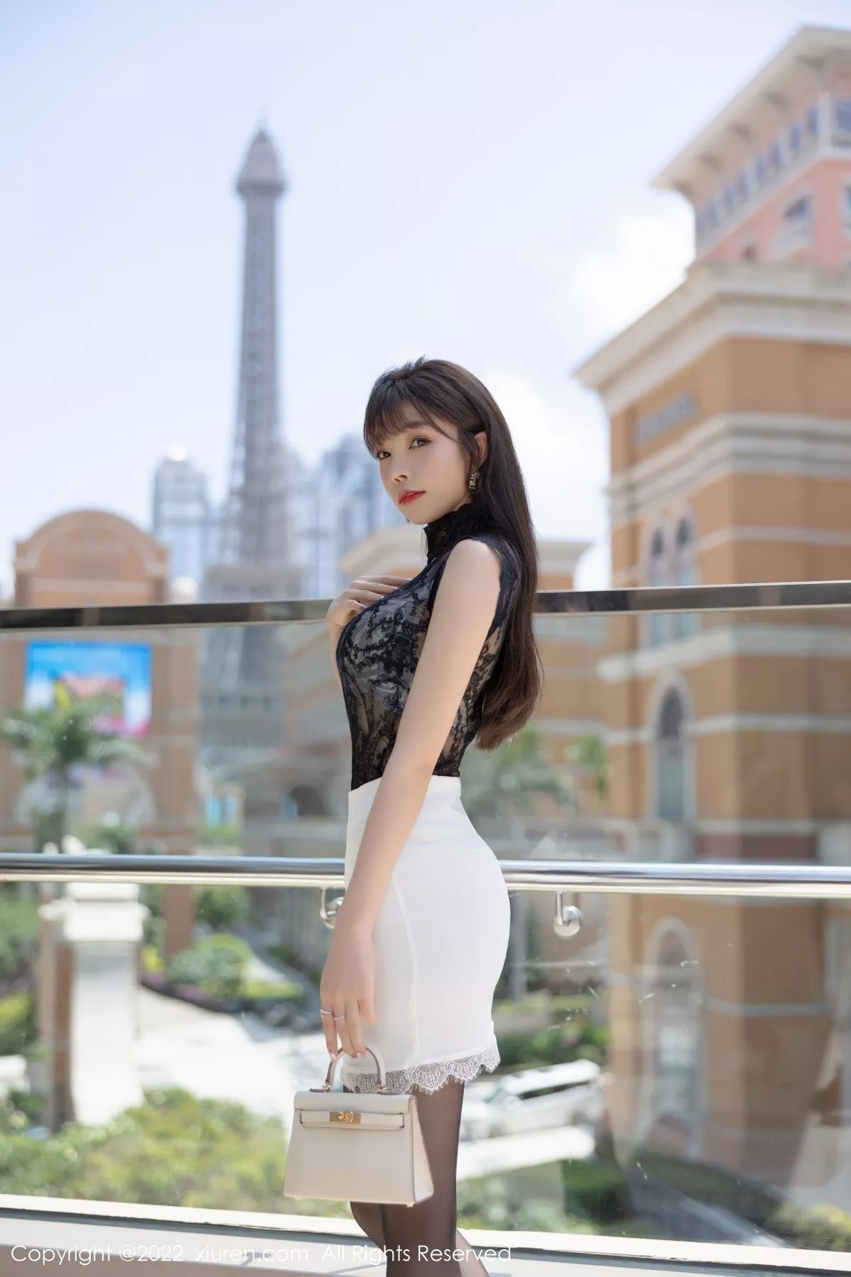 秀人集.com_[XiuRen秀人网]No.5220_女神芝芝Booty厦门旅拍私房浅灰蕾丝内衣配超薄黑丝诱惑写真100P