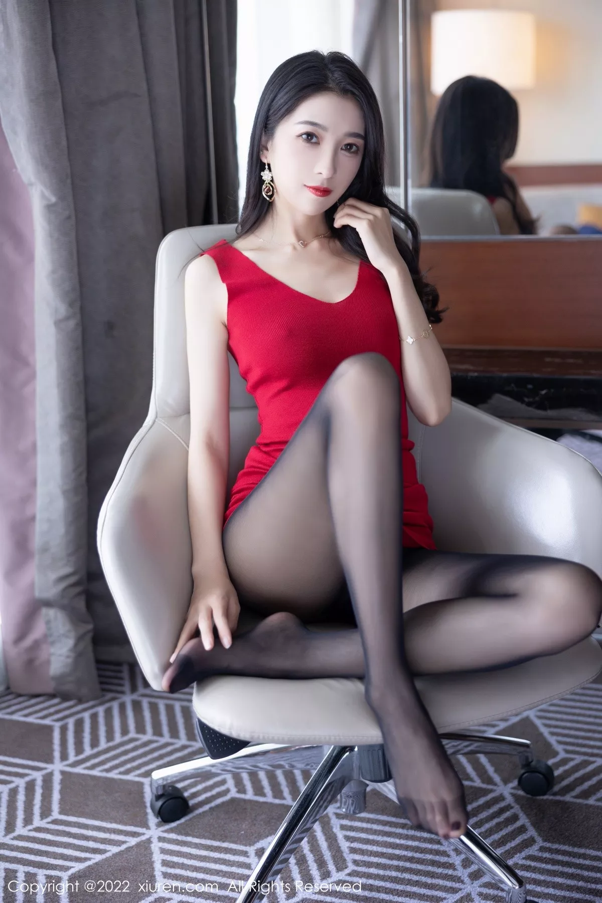 秀人集.com_[XiuRen秀人网]No.5223_模特林乐一私房性感红色连衣裙配超薄黑丝秀曼妙身姿诱惑写真80P