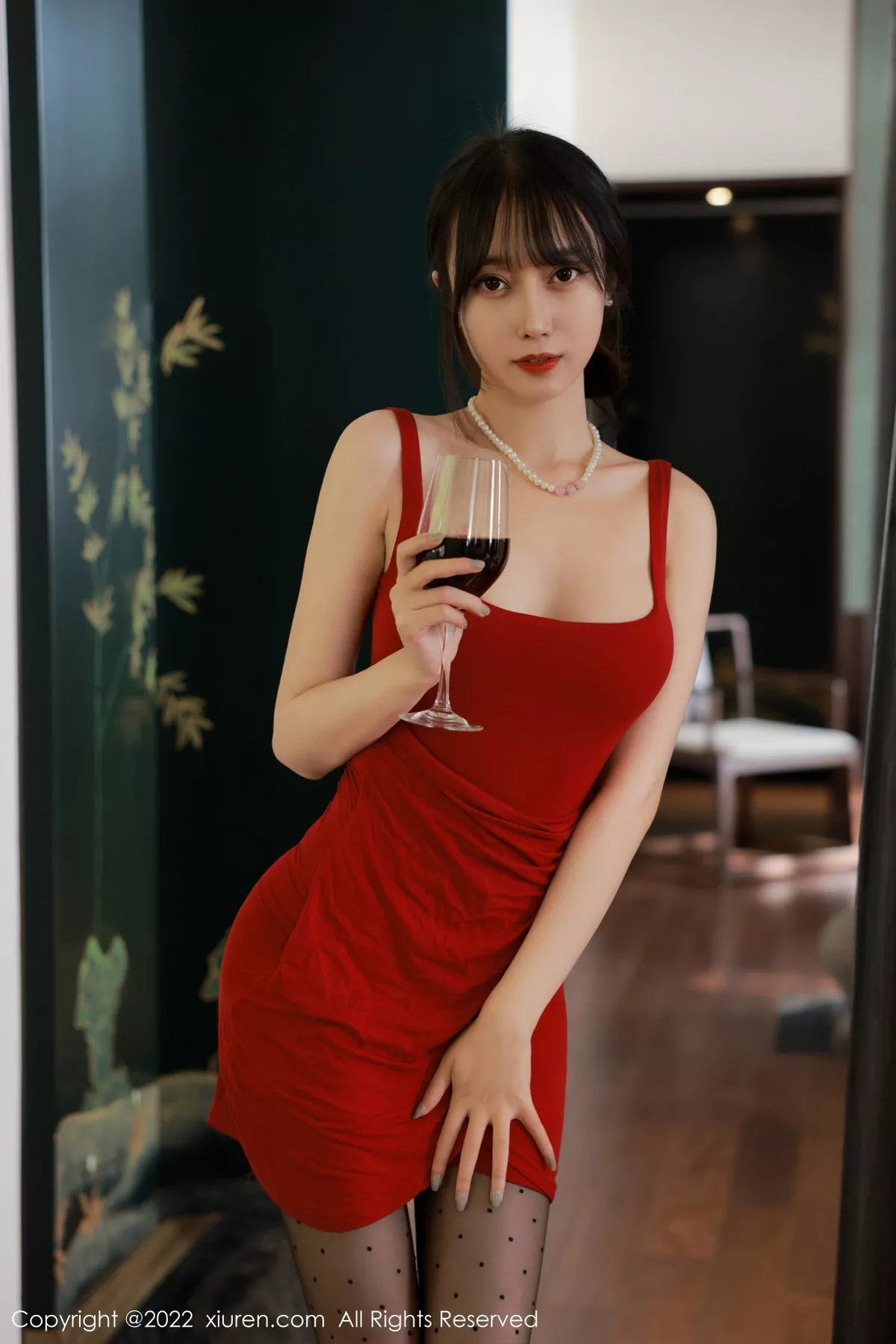 秀人集.com_[XiuRen秀人网]No.5231_模特玥儿玥er澳门旅拍性感红色连衣裙配魅惑黑丝撩人诱惑写真52P