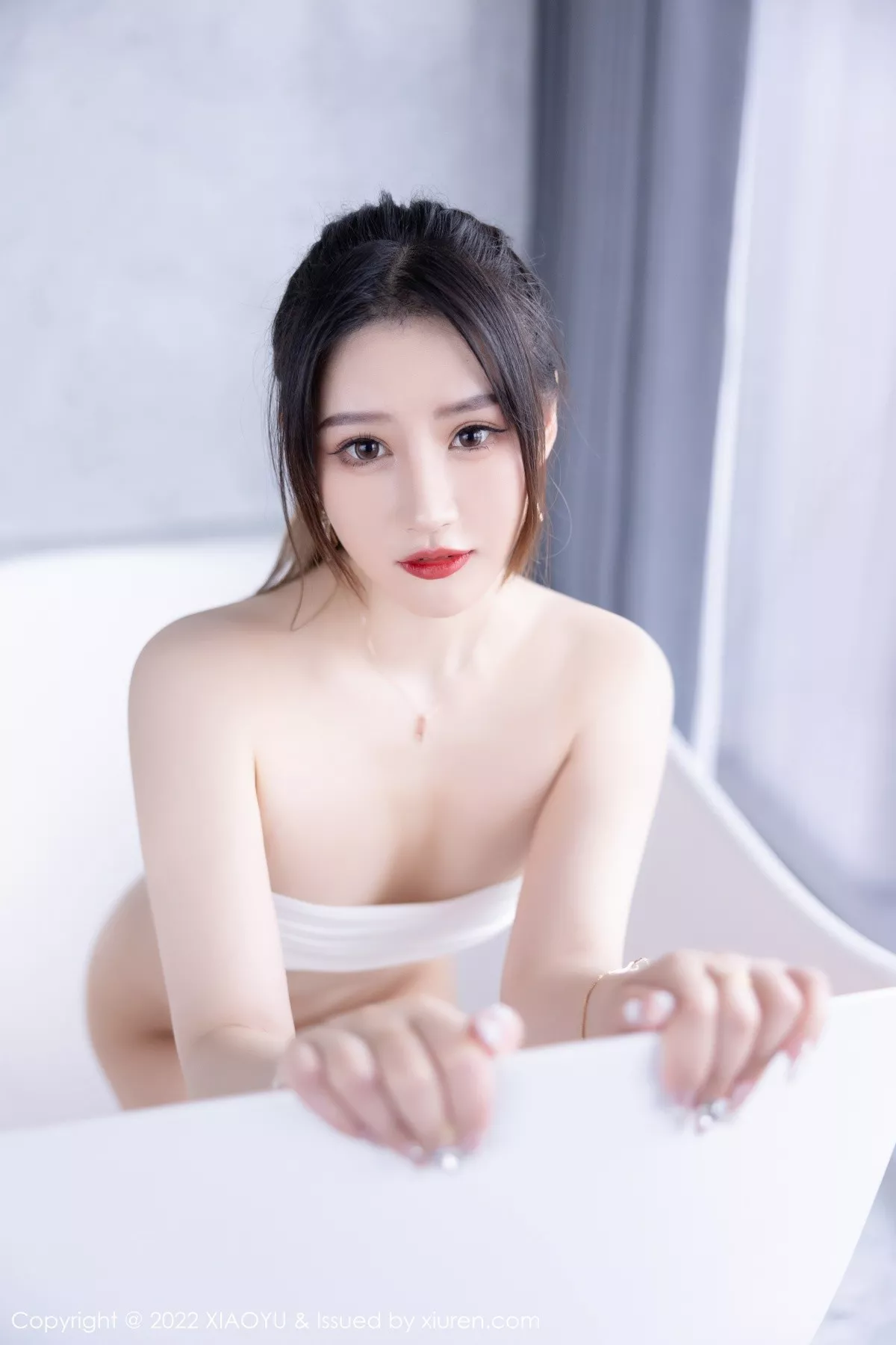 秀人集.com_[XiaoYu画语界]Vol.813_模特张欣欣私房浴室白色轻透吊带配超薄无内肉丝撩人诱惑写真73P
