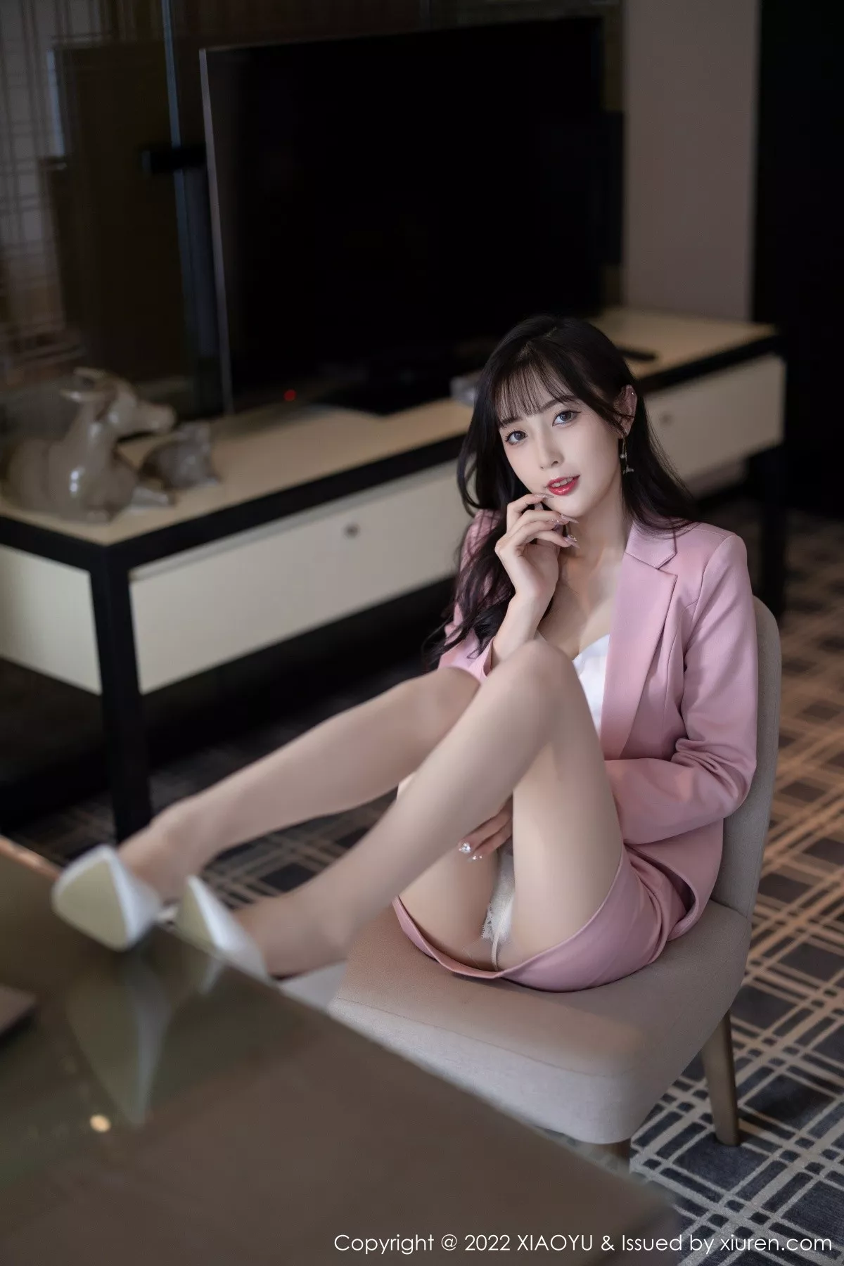 秀人集.com_[XiaoYu画语界]Vol.815_模特林星阑脱粉色职业装露性感白色蕾丝内衣配超薄肉丝诱惑写真86P